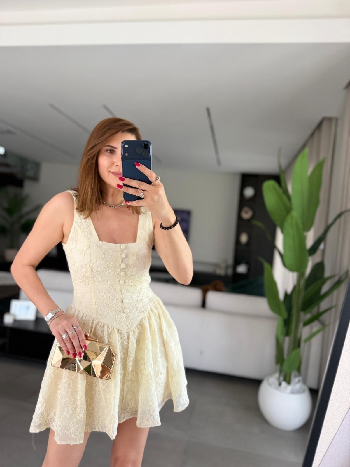 Ekru Güpürlü Arkası Düğme Detaylı Kısa Elbise