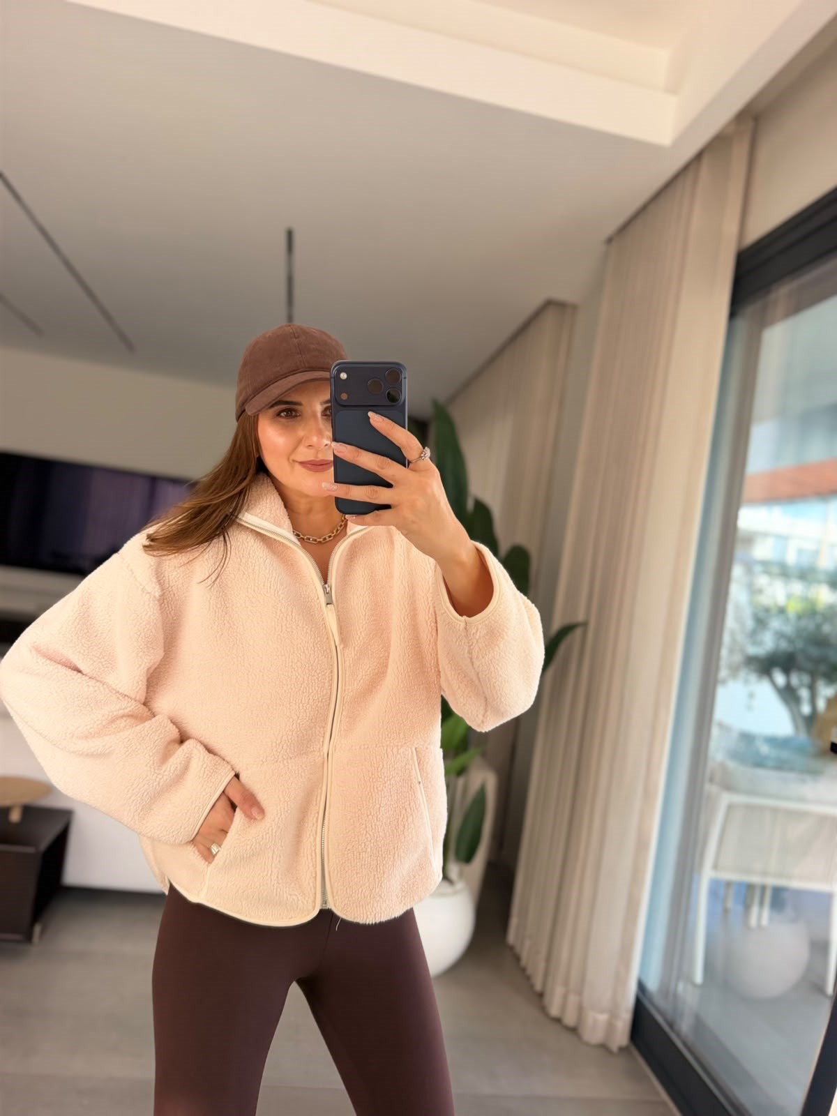 Ekru Kanguru Cep Peluş Ceket