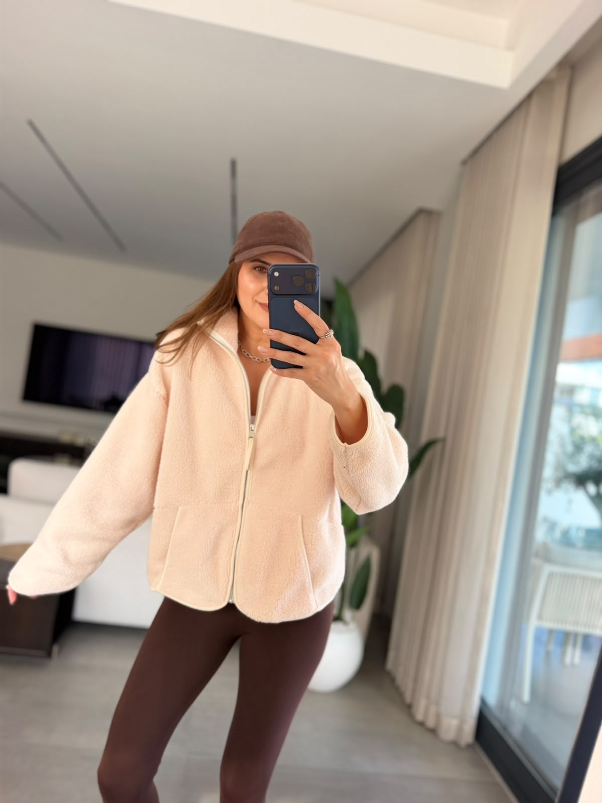Ekru Kanguru Cep Peluş Ceket