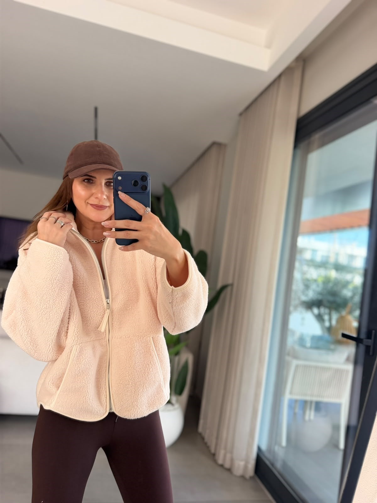 Ekru Kanguru Cep Peluş Ceket