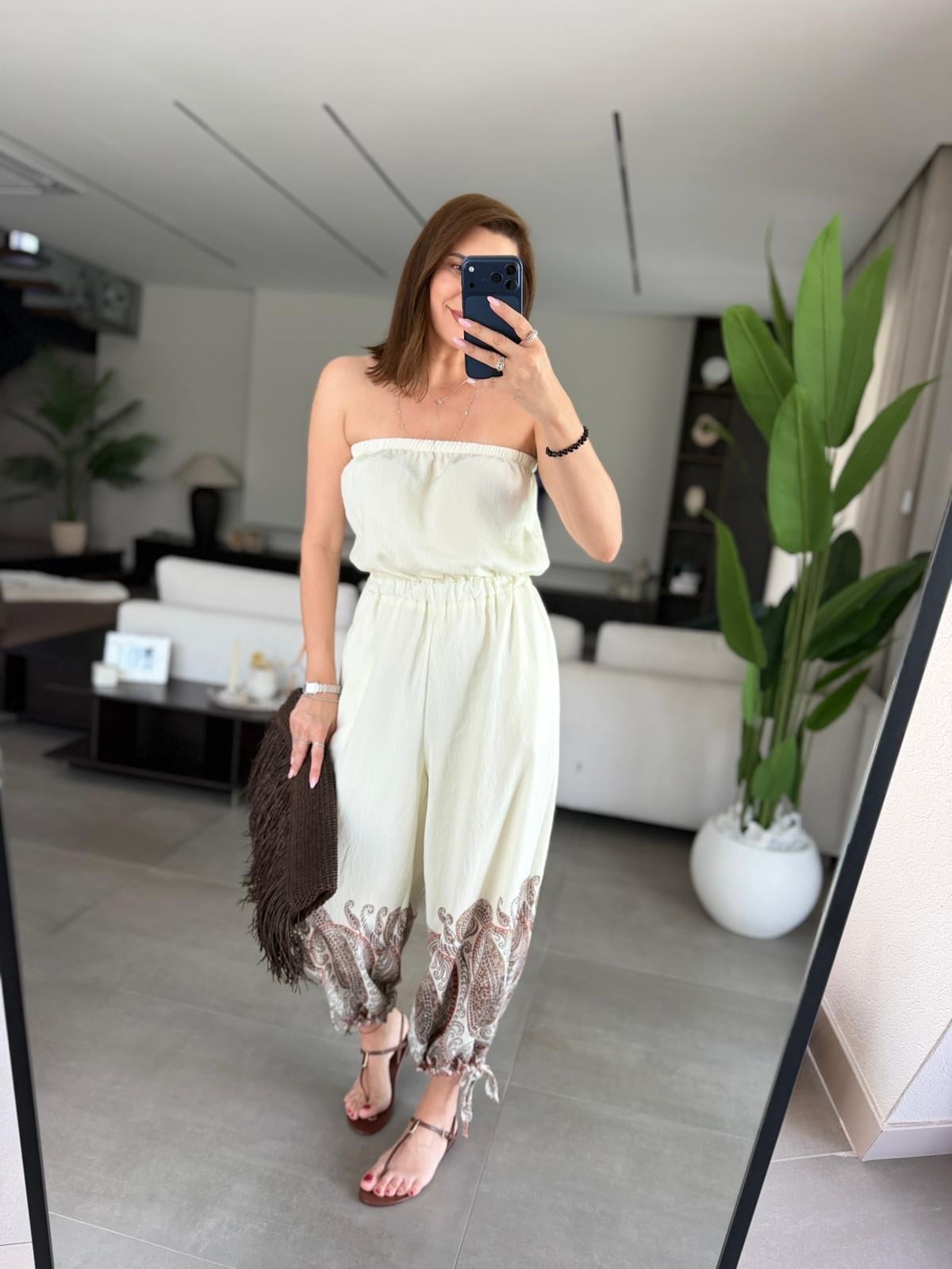 Ekru Paça Detaylı Straplez Tulum
