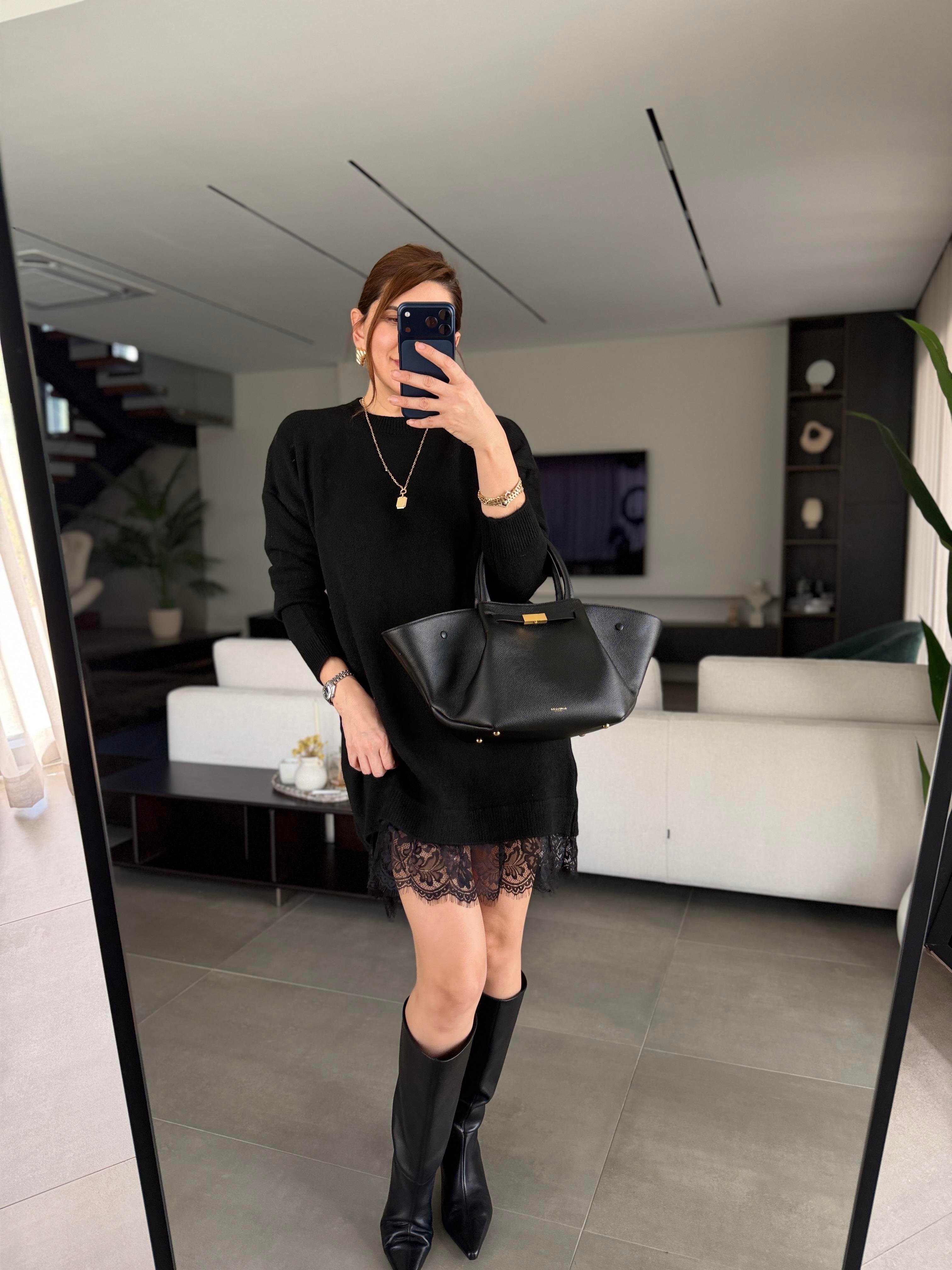 Eteği Dantelli Triko Elbise