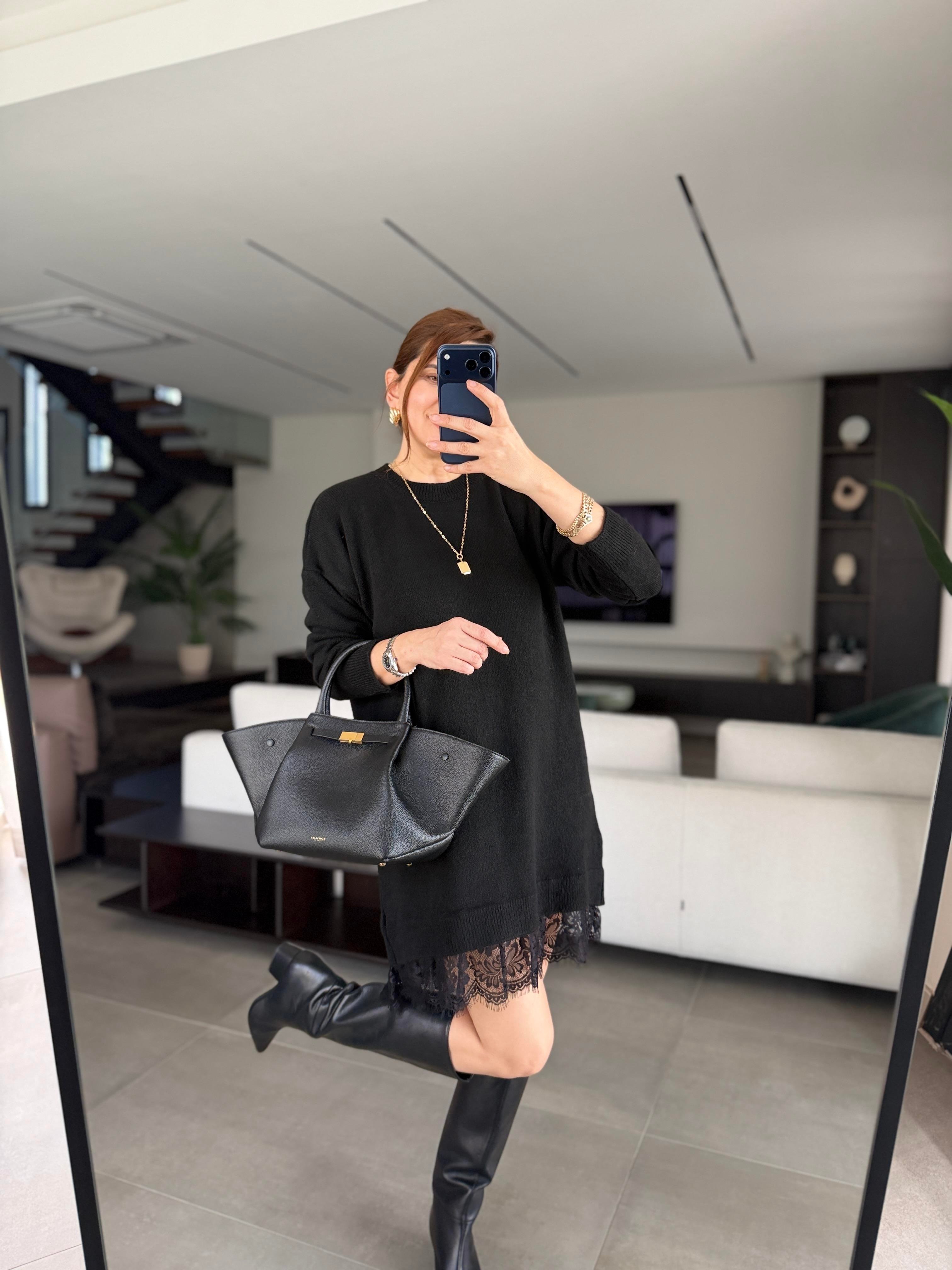 Eteği Dantelli Triko Elbise