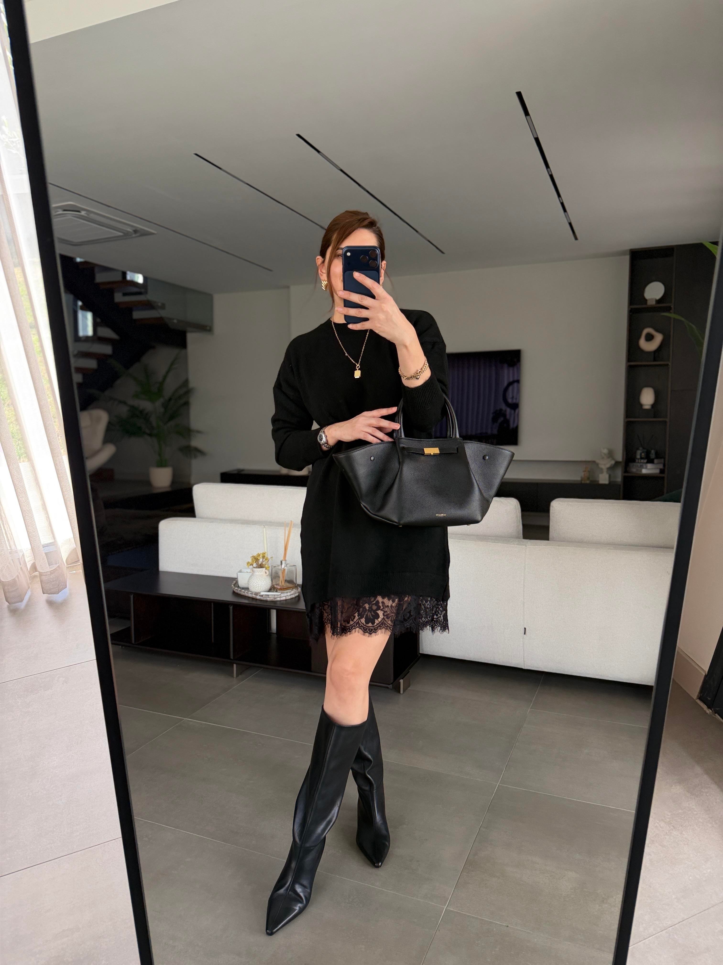 Eteği Dantelli Triko Elbise