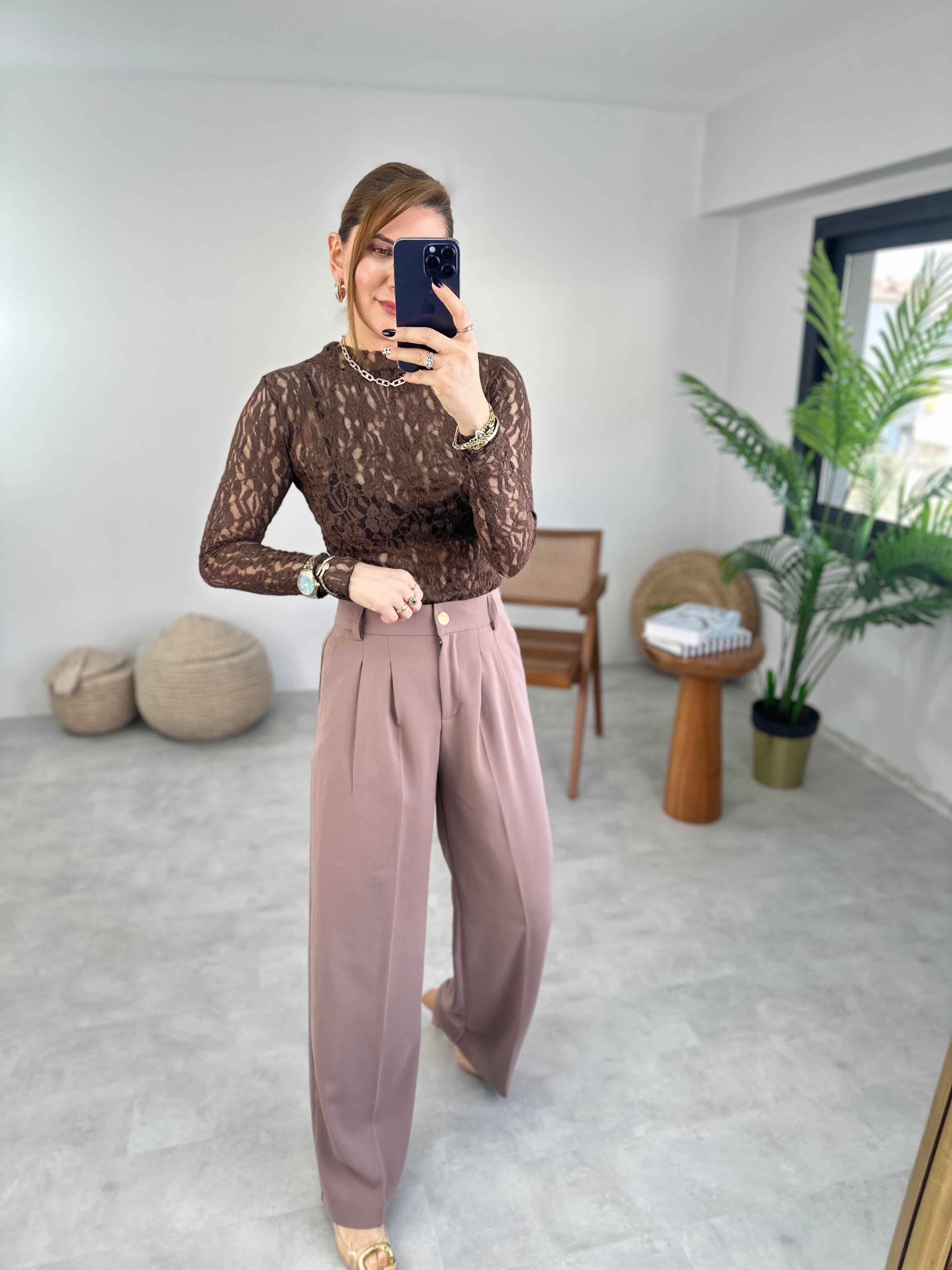 Geniş Paçalı Düğmeli Pantolon