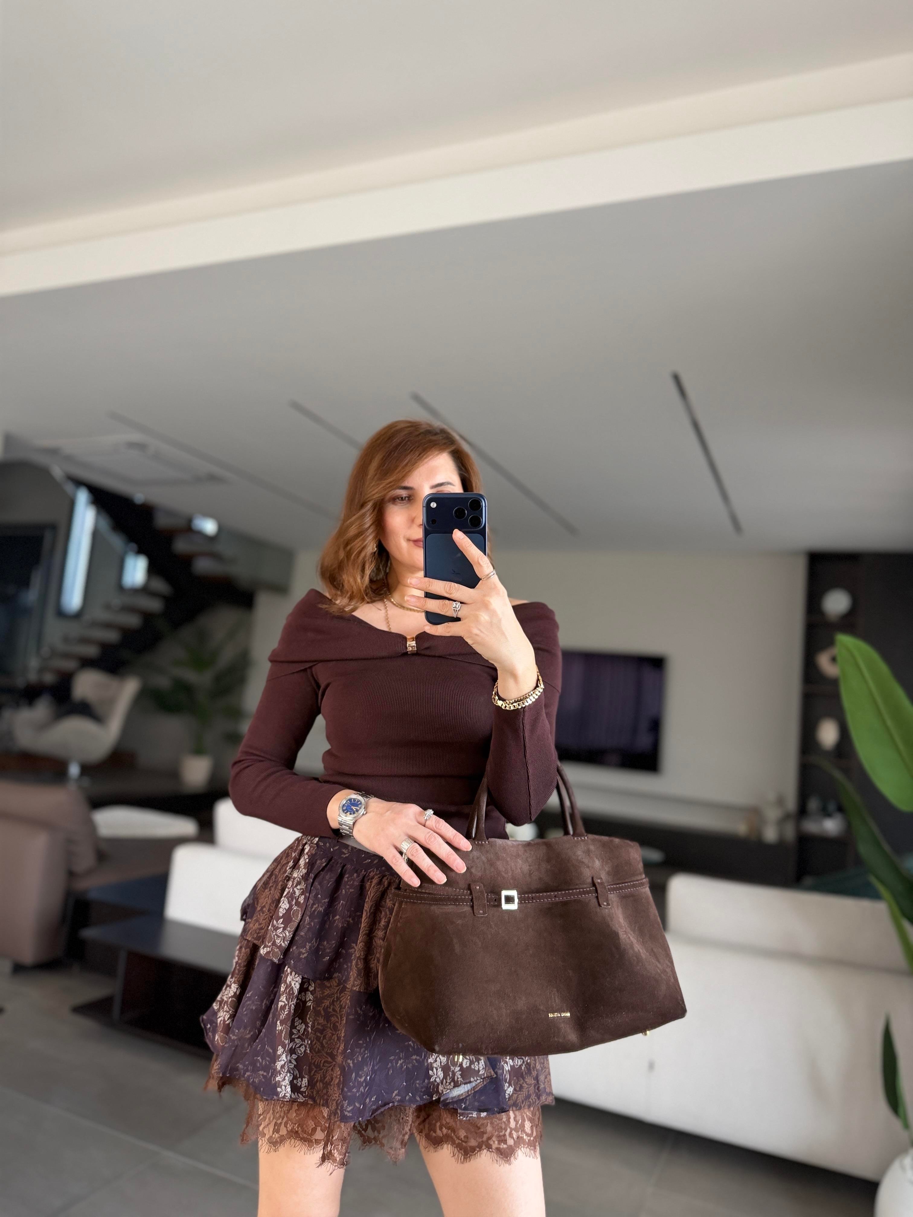 Göğüs Broş Detaylı Merserize Bluz