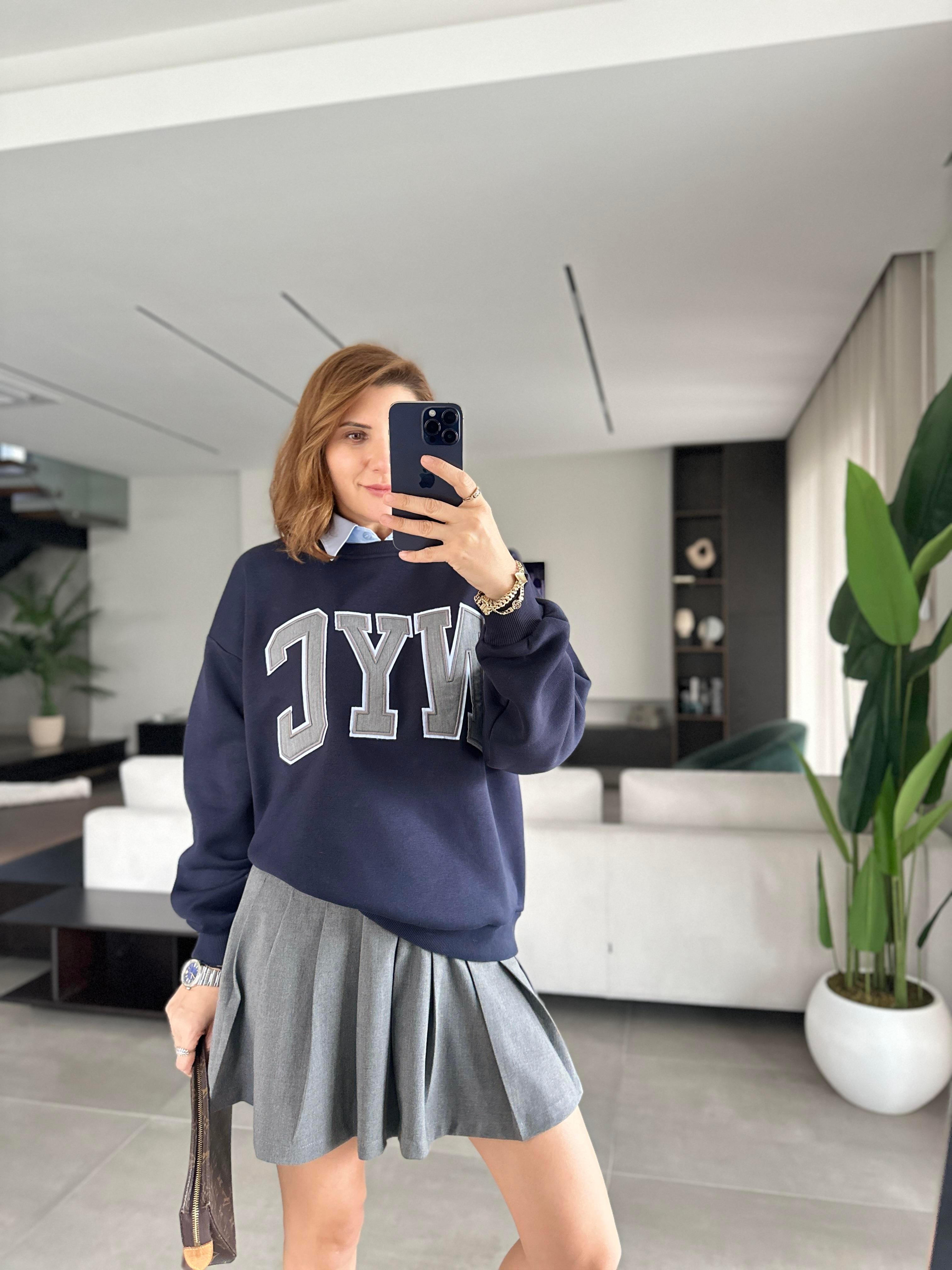 Gömlek Yaka Nakış İşlemeli Üç İplik Sweat