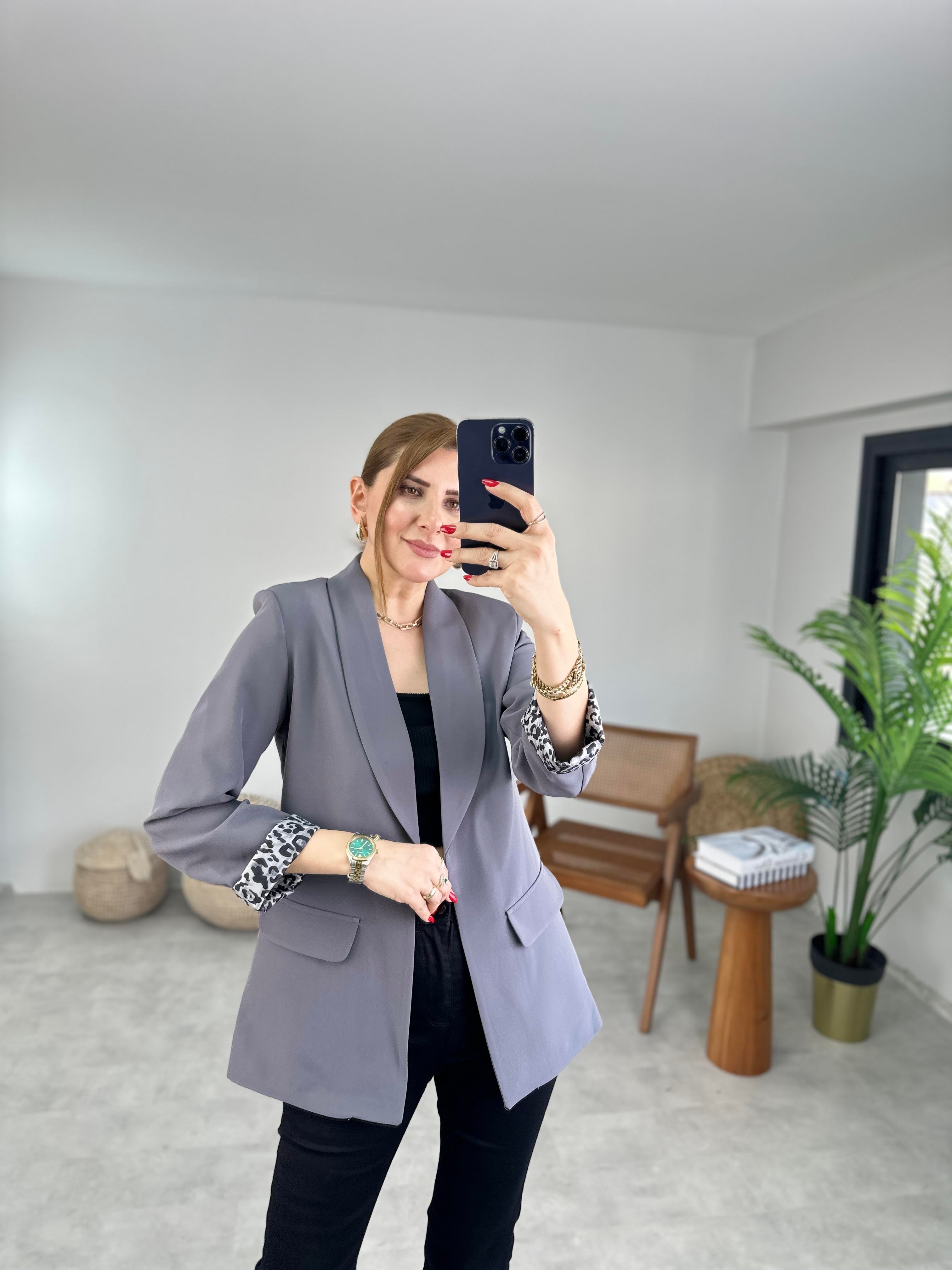 Gri Büyük Beden İçi Leopar Astarlı Blazer Ceket