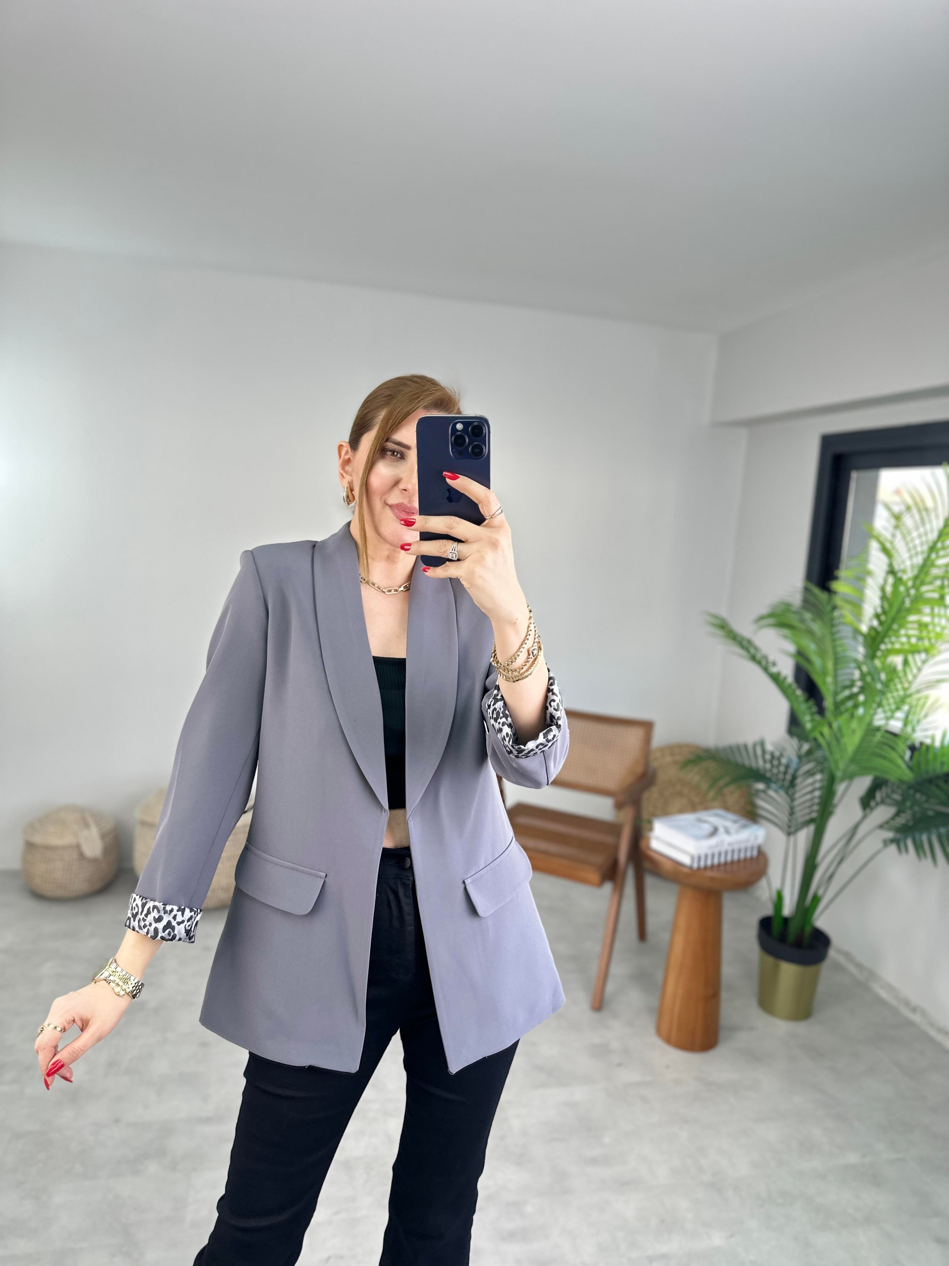 Gri Büyük Beden İçi Leopar Astarlı Blazer Ceket