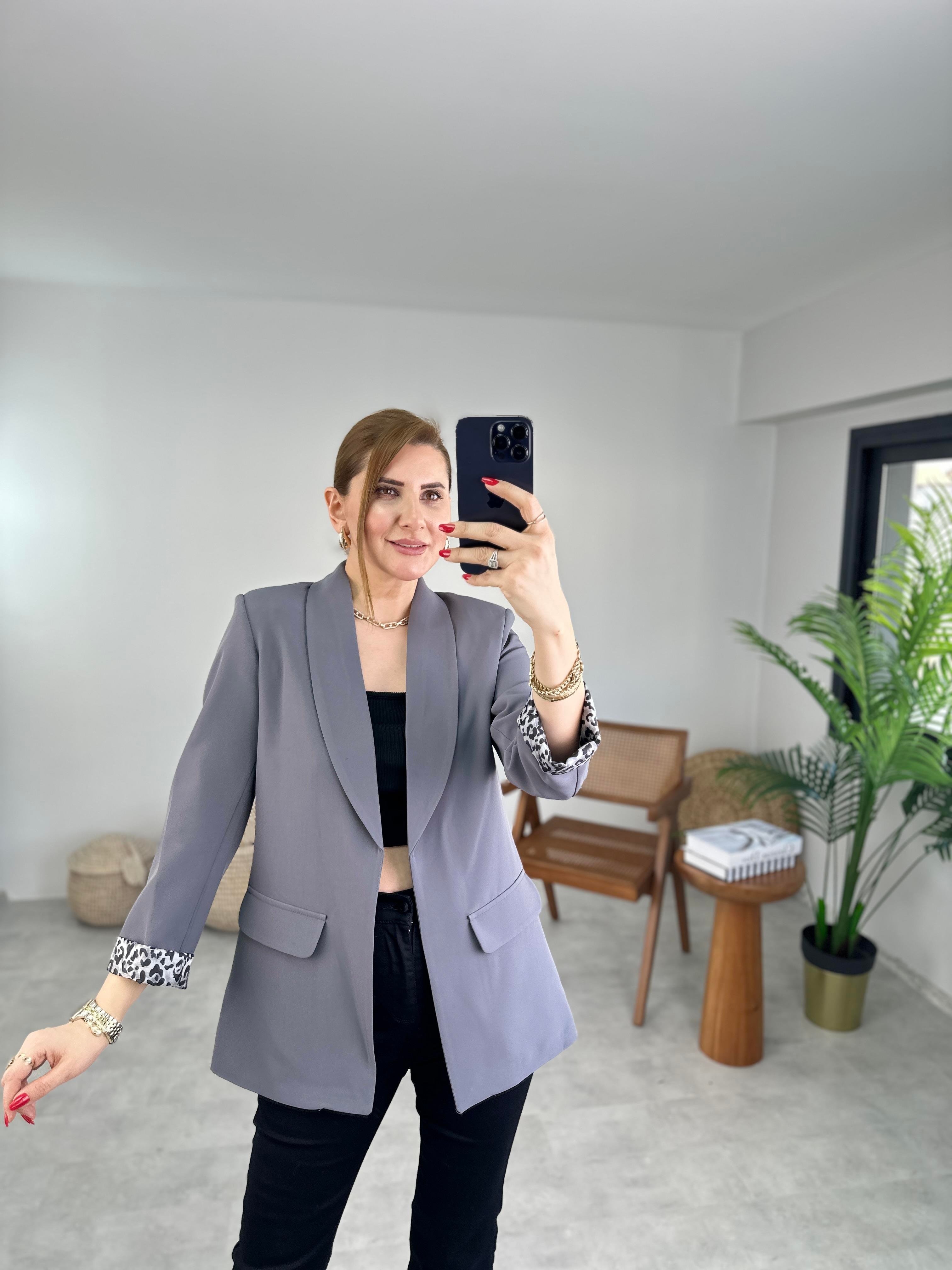 Gri Büyük Beden İçi Leopar Astarlı Blazer Ceket