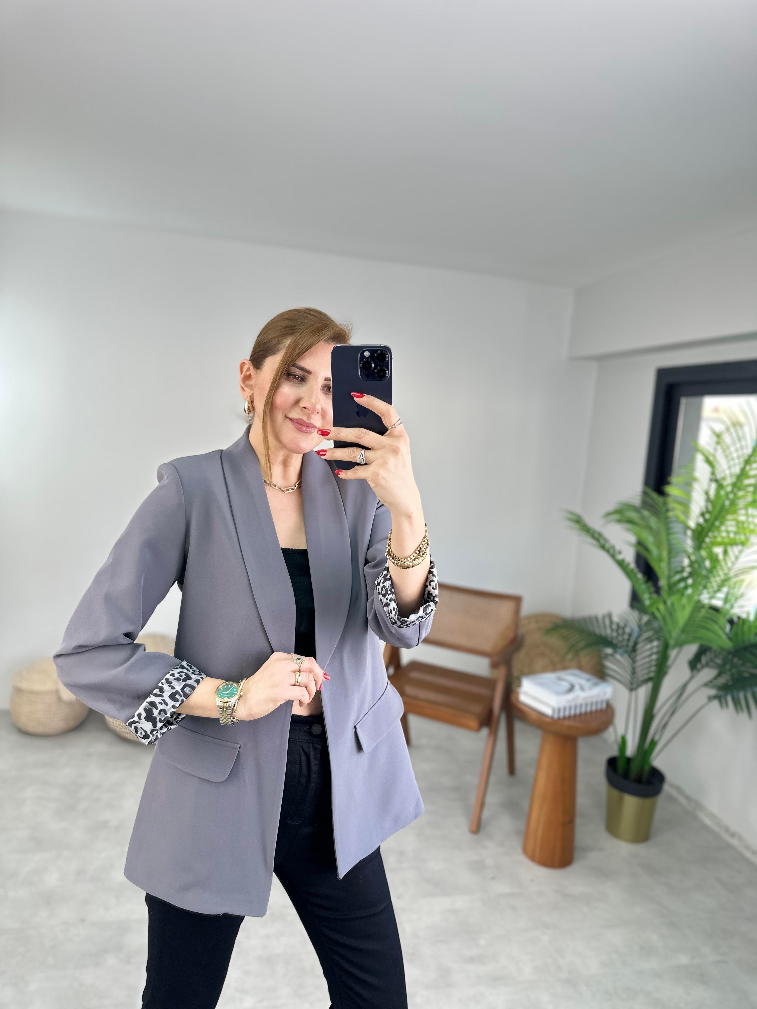Gri Büyük Beden İçi Leopar Astarlı Blazer Ceket