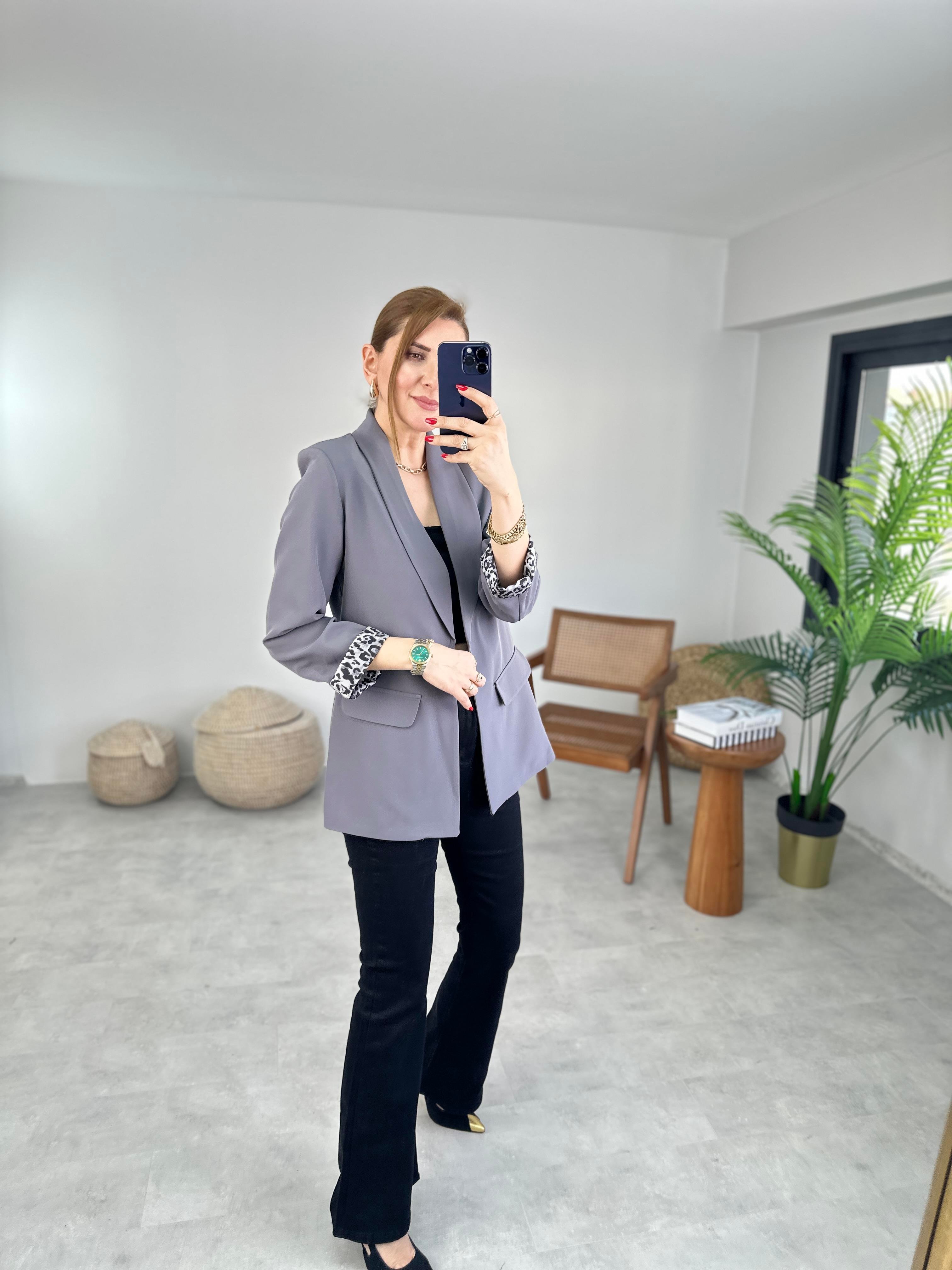 Gri Büyük Beden İçi Leopar Astarlı Blazer Ceket