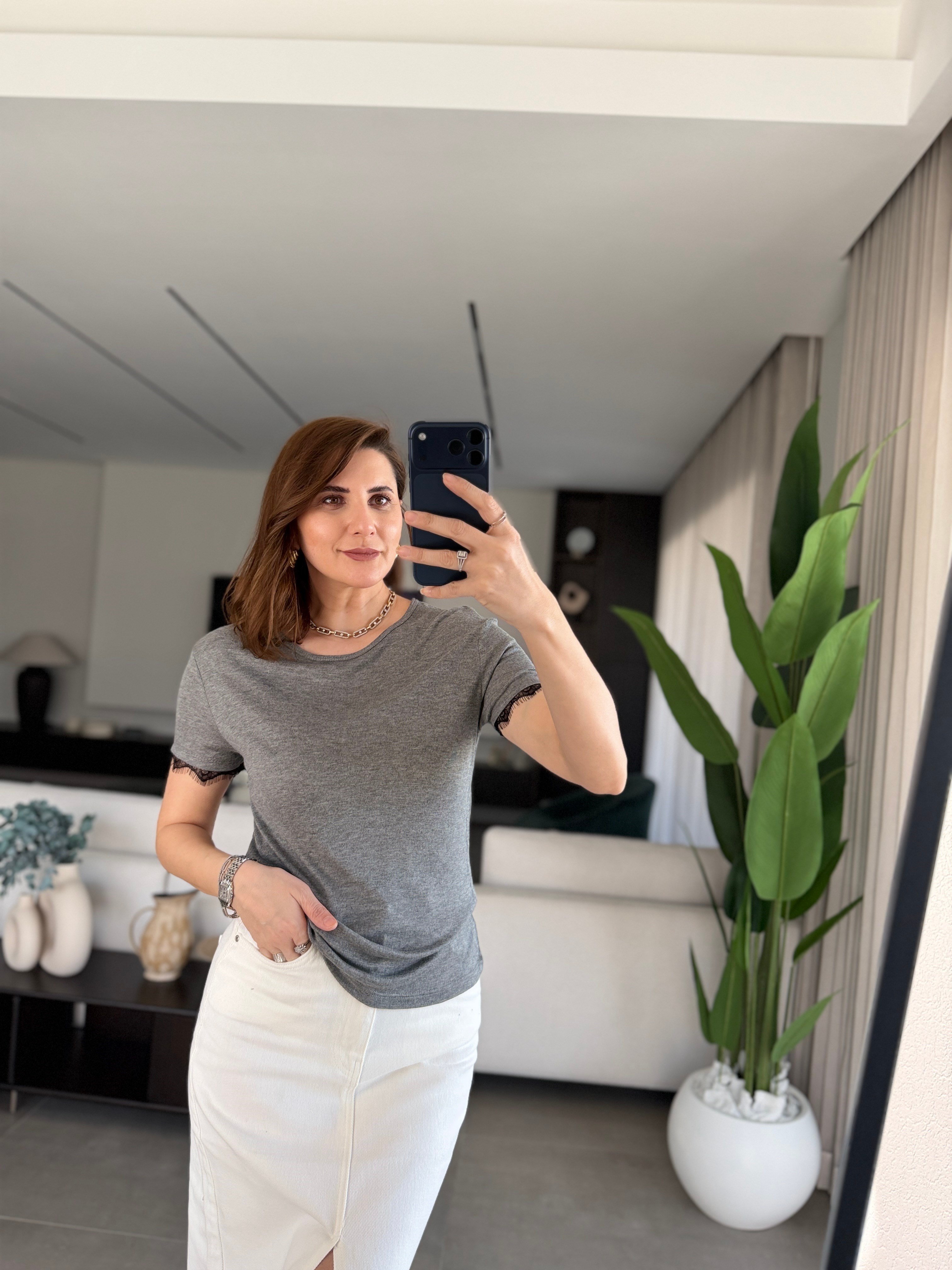 Gri Kolları Dantel Detay Kısa Kol T-Shirt