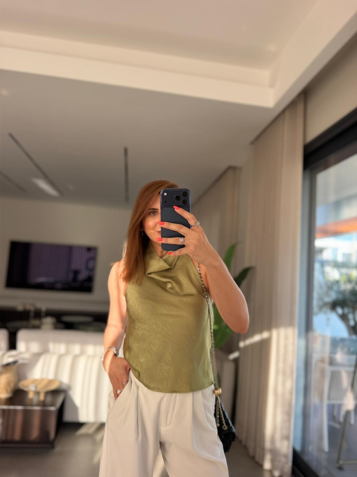 Haki Boyundan Düğmeli Saten Bluz