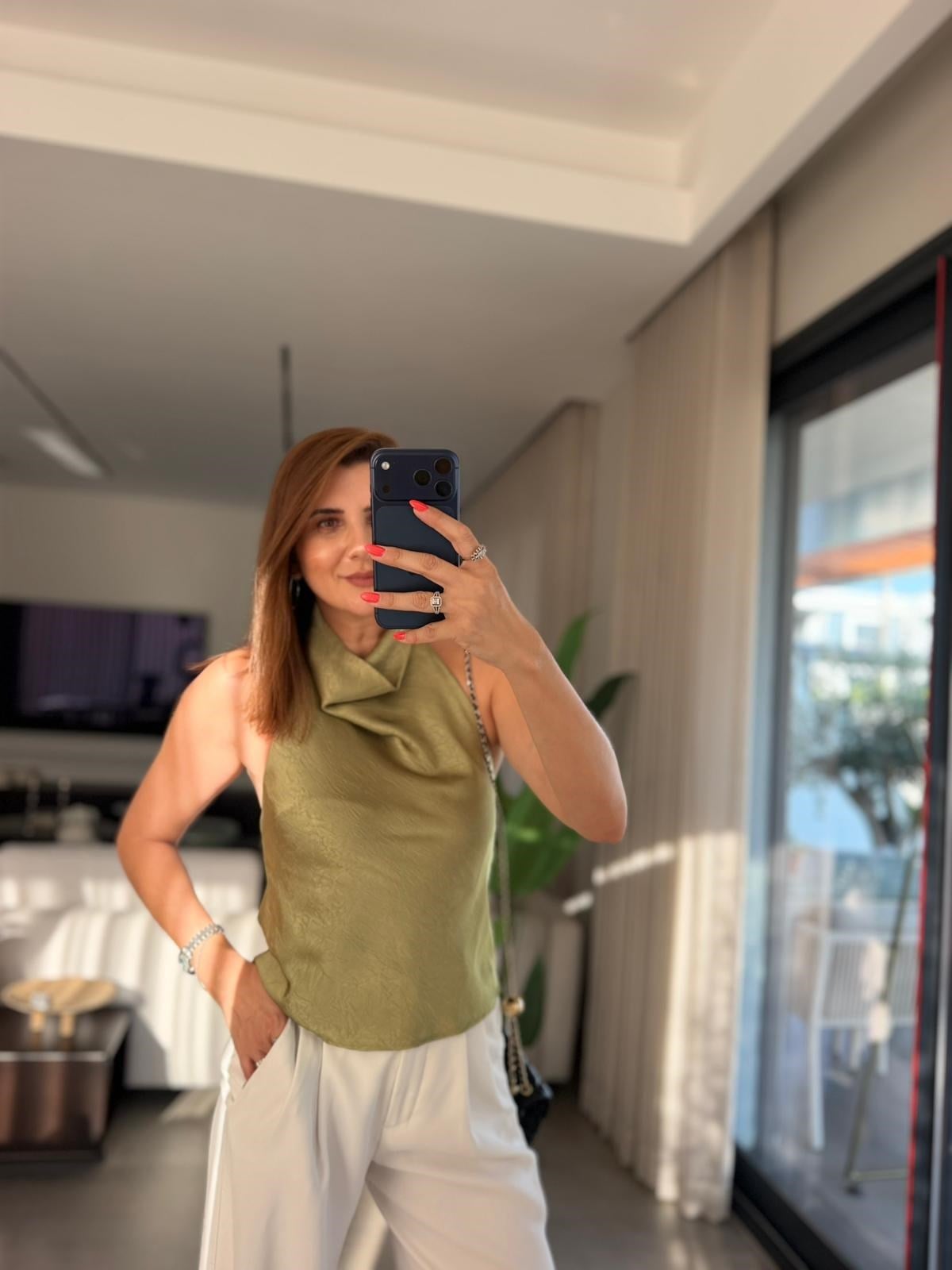 Haki Boyundan Düğmeli Saten Bluz