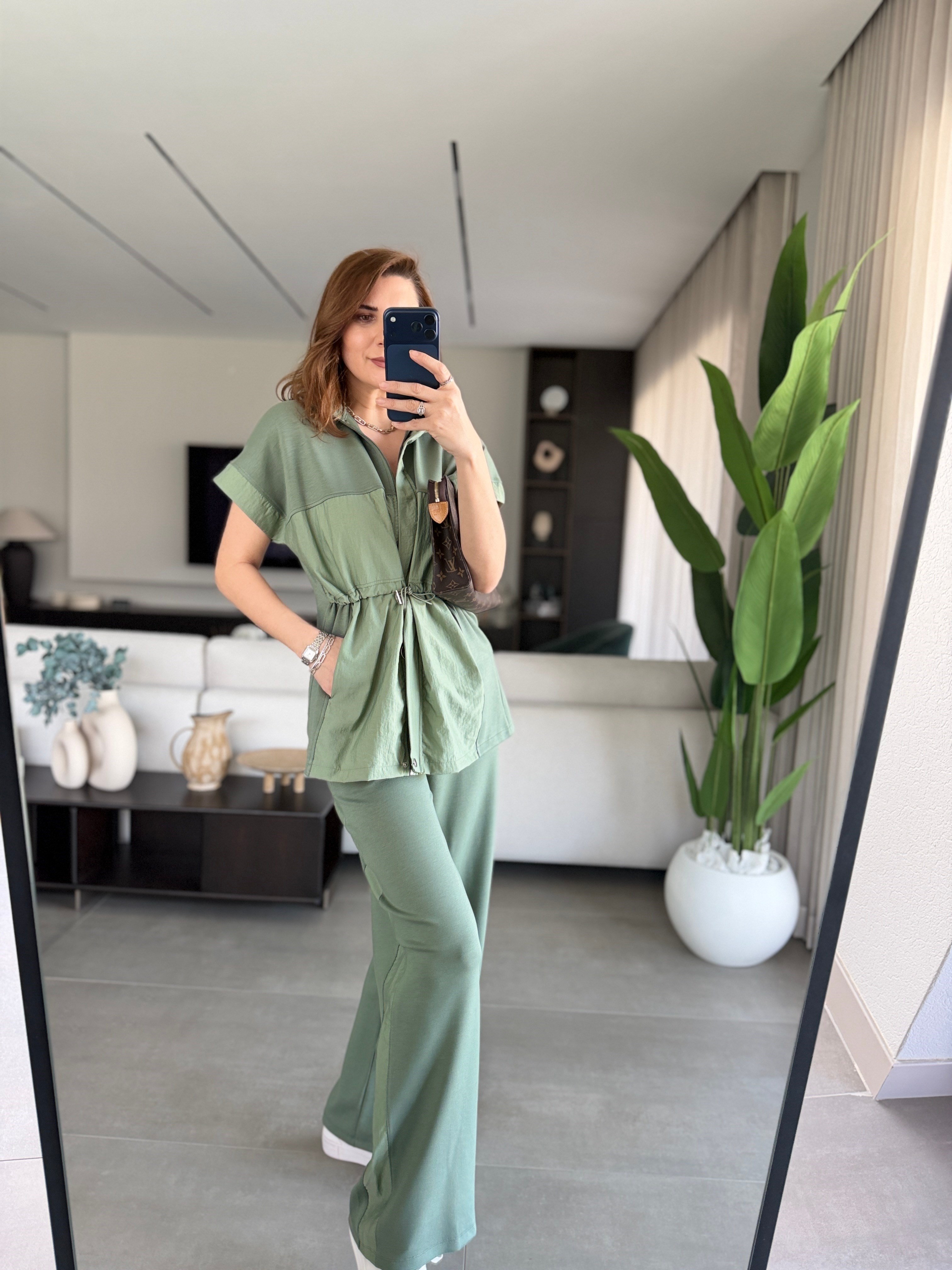 Haki Modern Çizgi Detaylı Takım