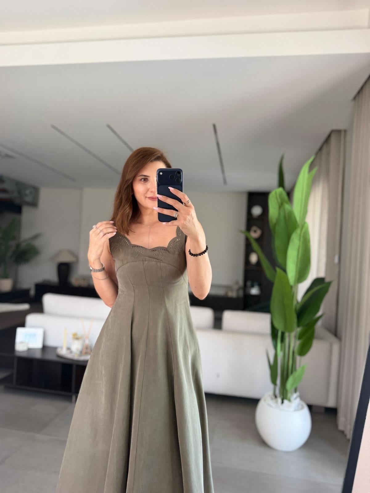 Haki Yaka Nakışlı Çan Elbise