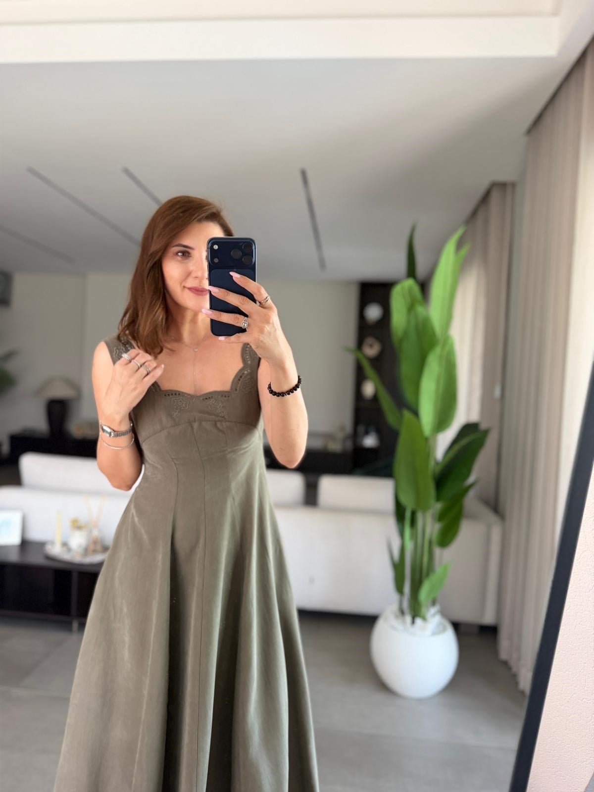 Haki Yaka Nakışlı Çan Elbise