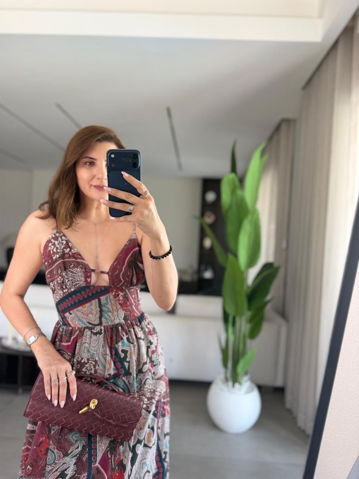 Kahverengi Sırt Detaylı Batik Elbise