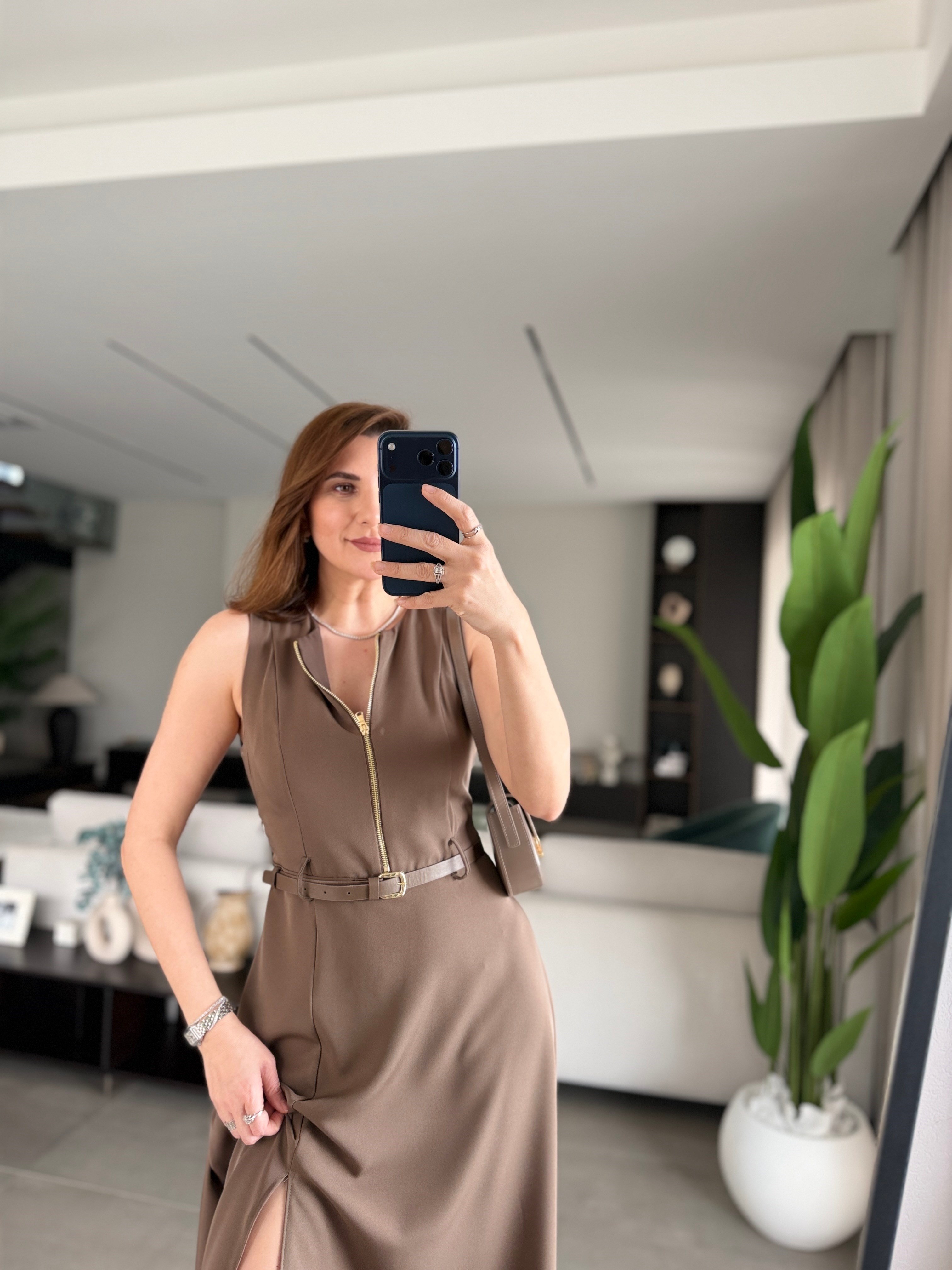 Kemer Ve Fermuarlı Yırtmaç Detaylı Elbise