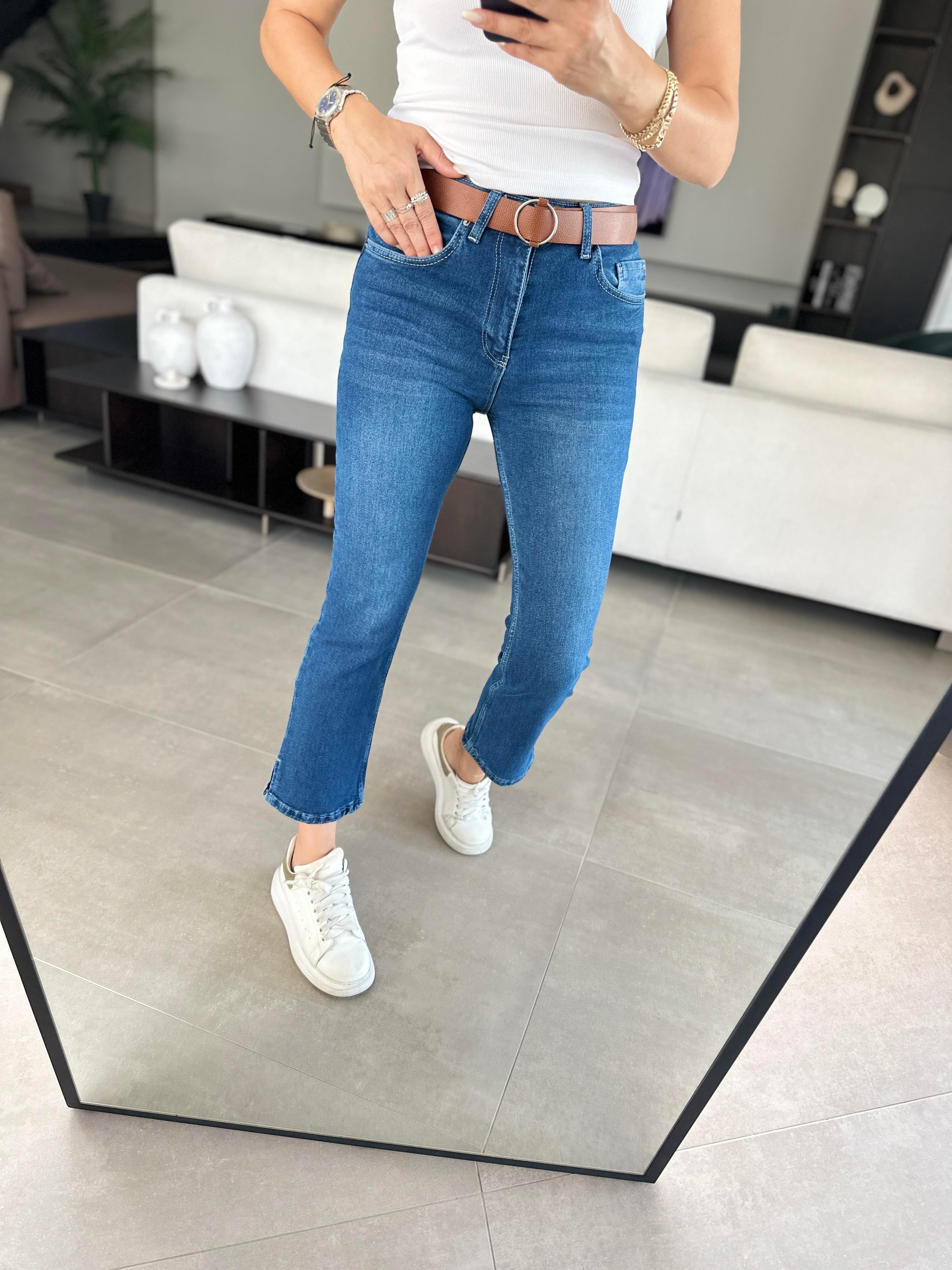 Kemerli Paça Yırtmaçlı Boyfriend Jean