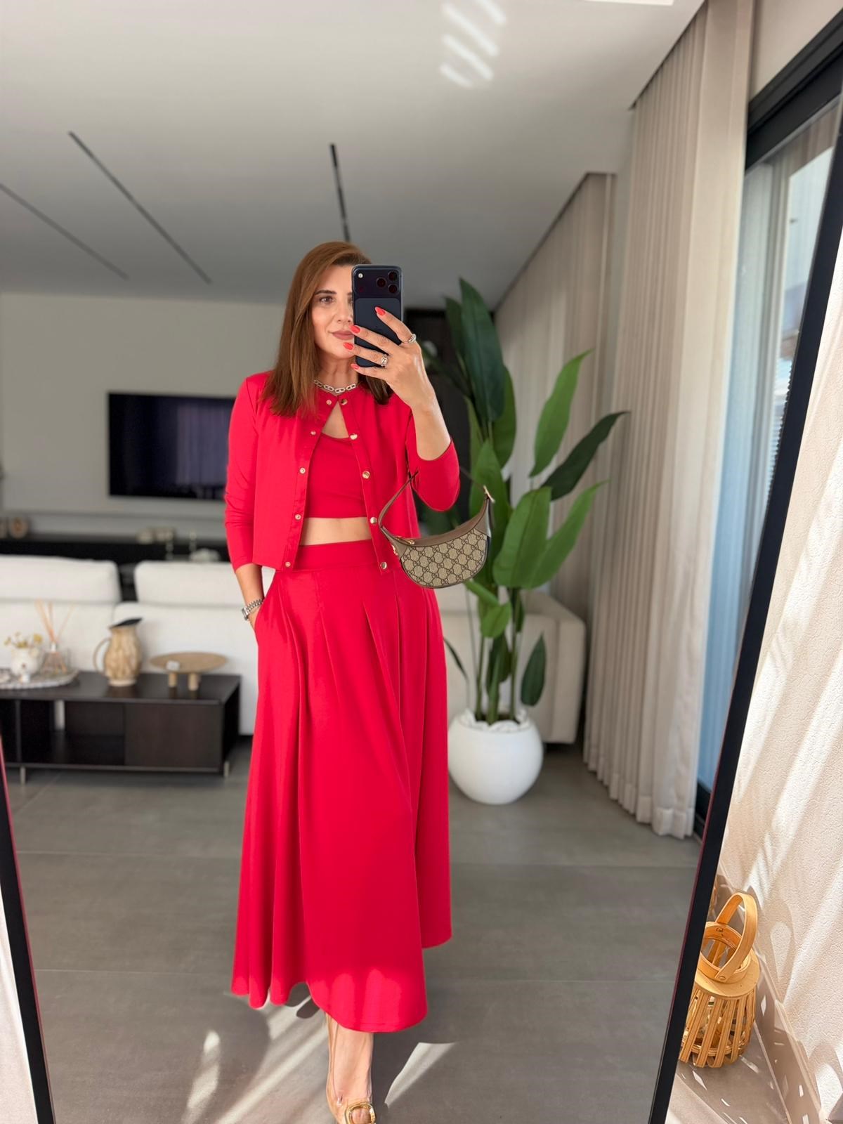 Kırmızı Modal Ceketli Atletli Üçlü Etek Takım