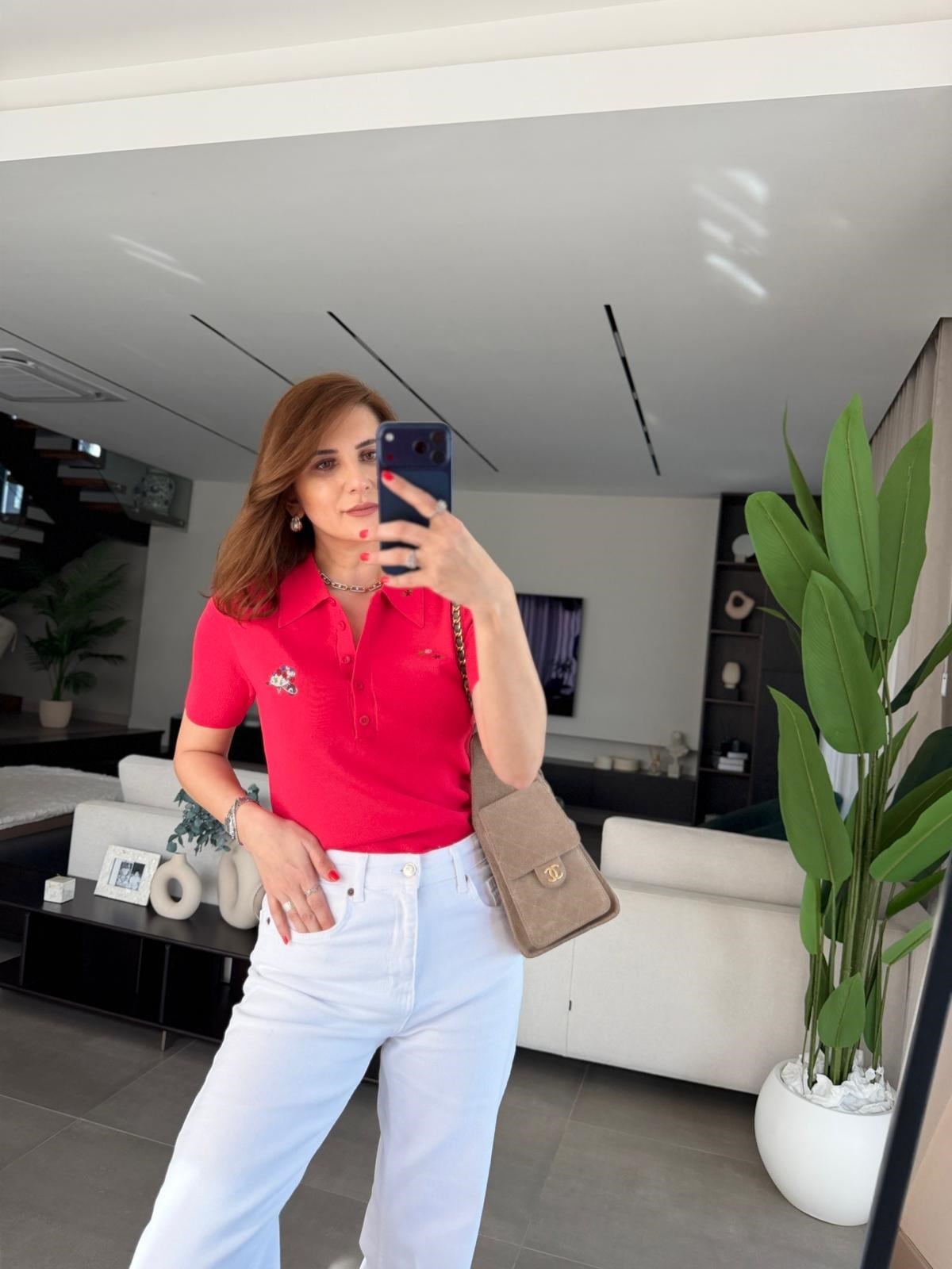 Kırmızı Nakış Detaylı Düğmeli Bluz