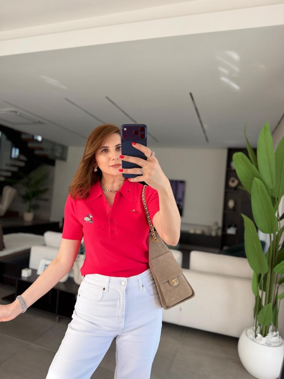 Kırmızı Nakış Detaylı Düğmeli Bluz