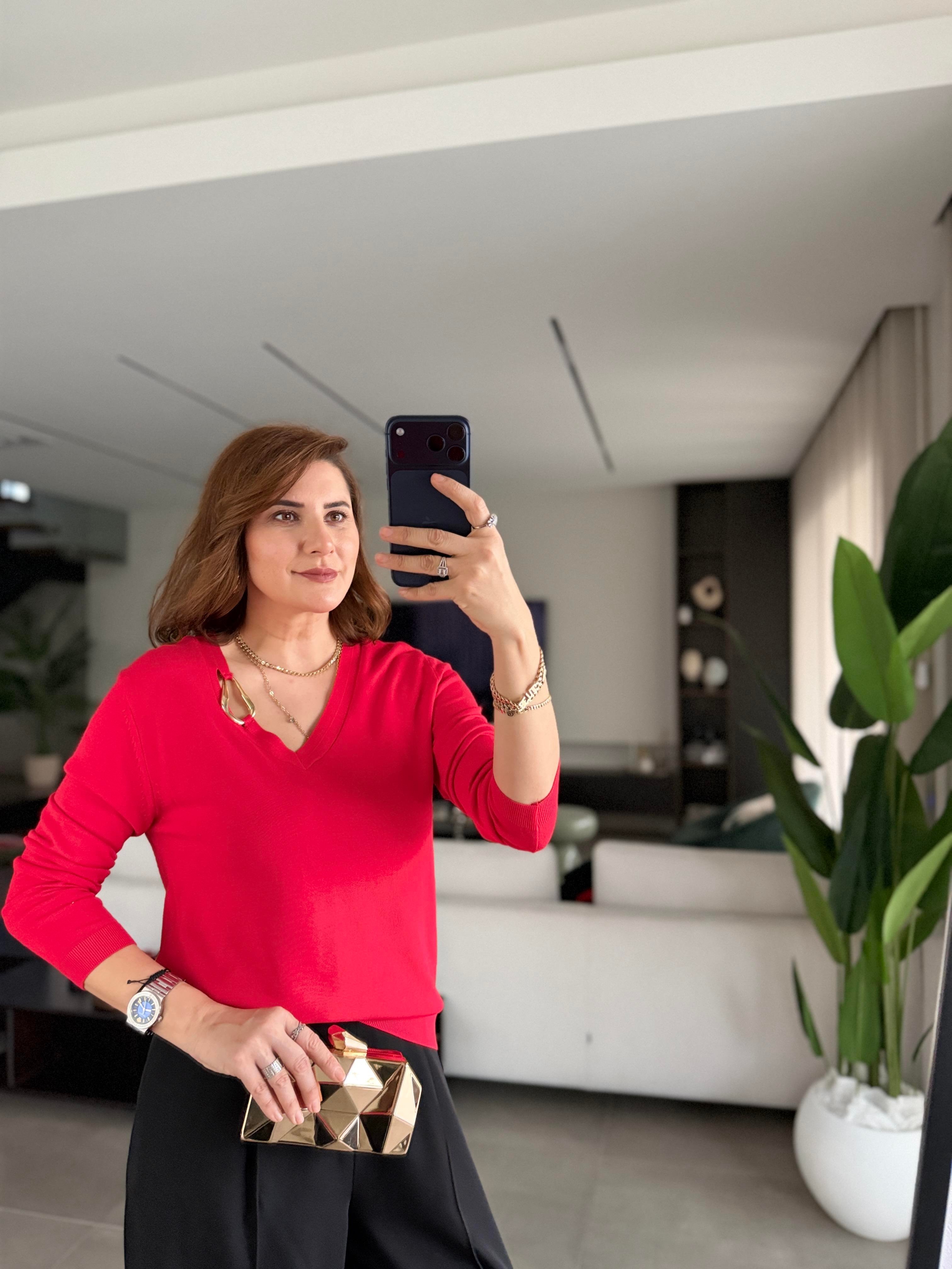 Kırmızı V Yaka Toka Detaylı Bluz