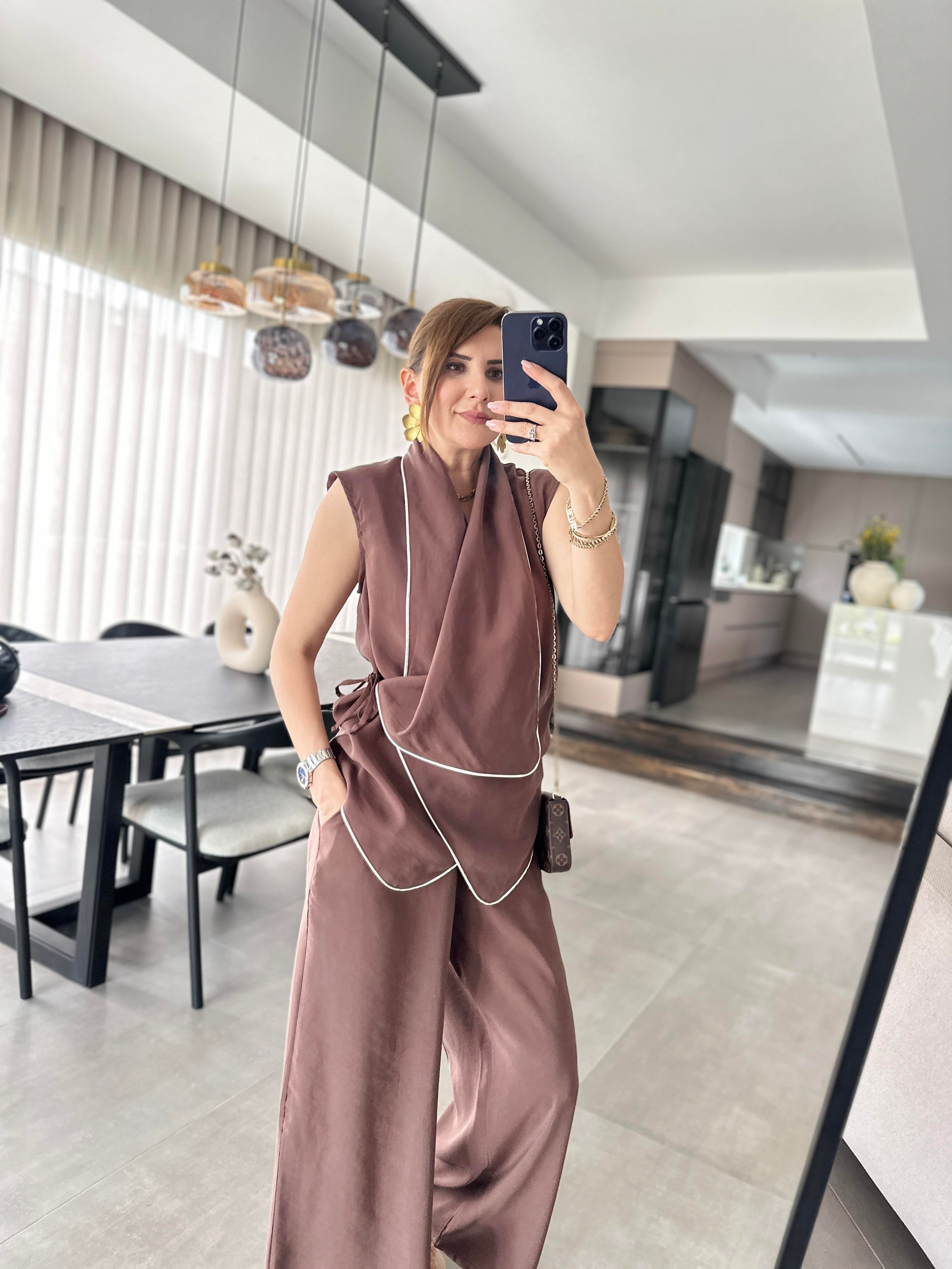 Kruvaze Yaka Biye Detaylı Takım