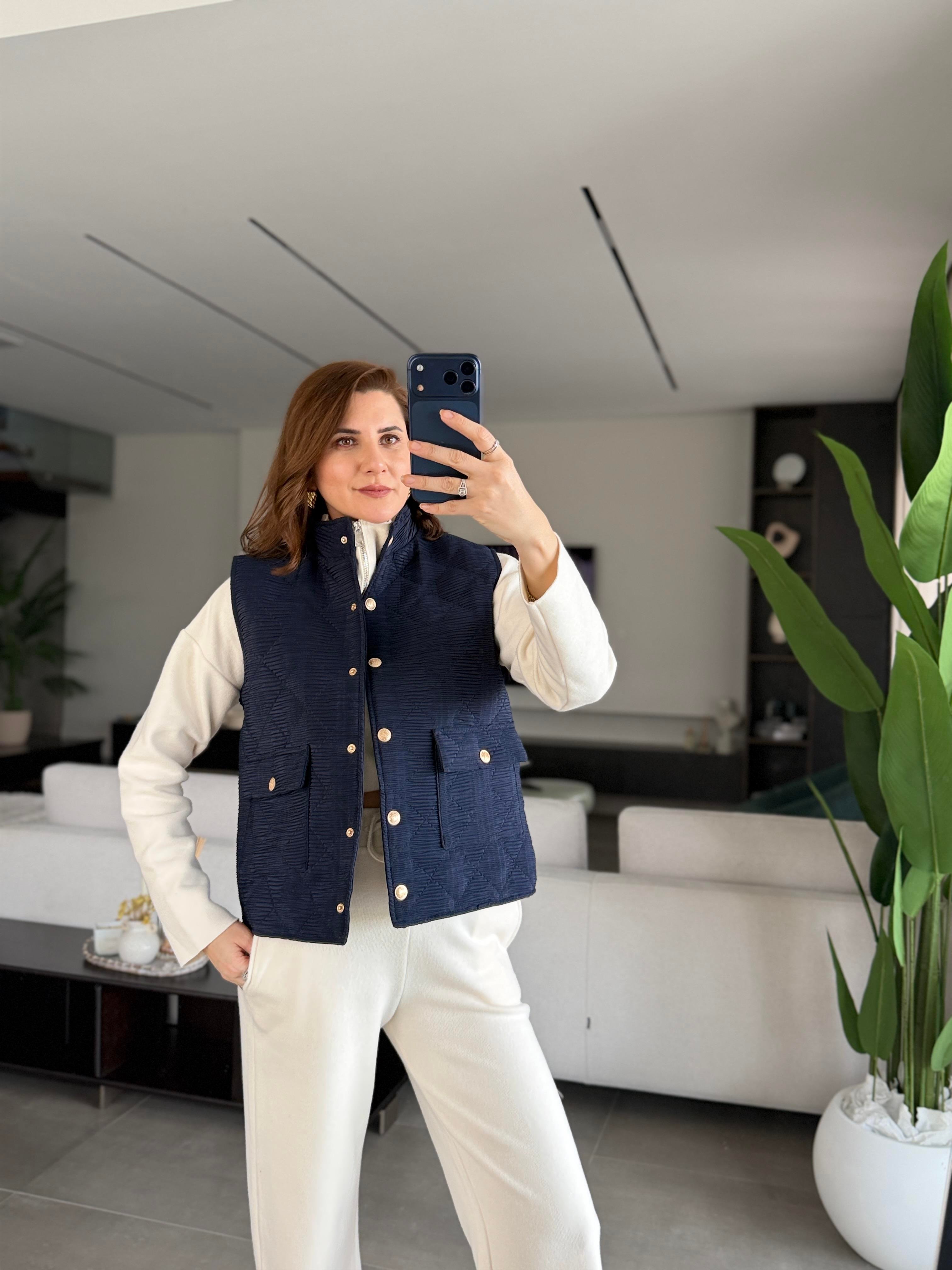 Lacivert  Kapitoneli Gold Düğmeli Kısa Yelek