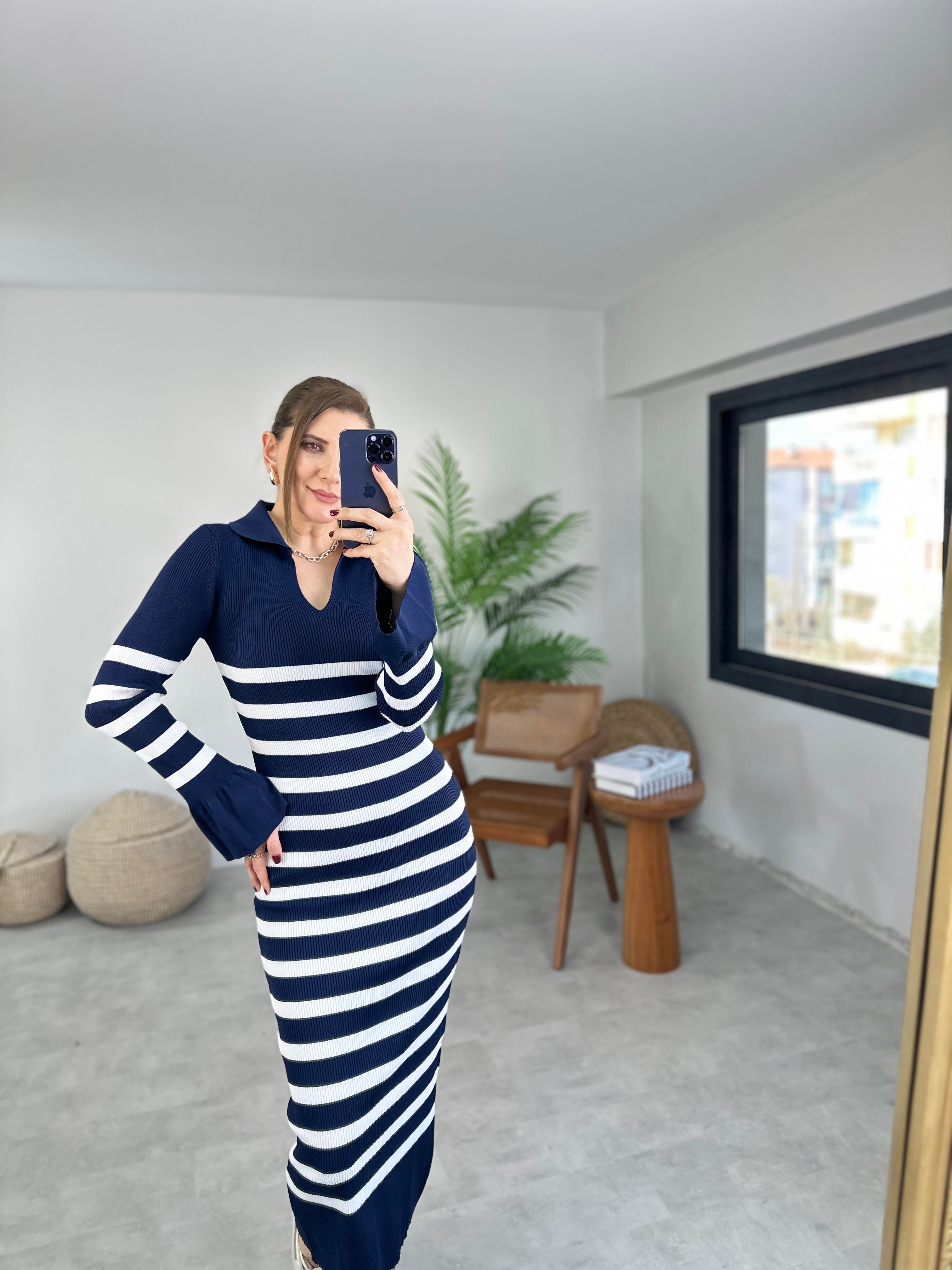 Lacivert Kolları Fırfır Detaylı Çizgili Triko Elbise