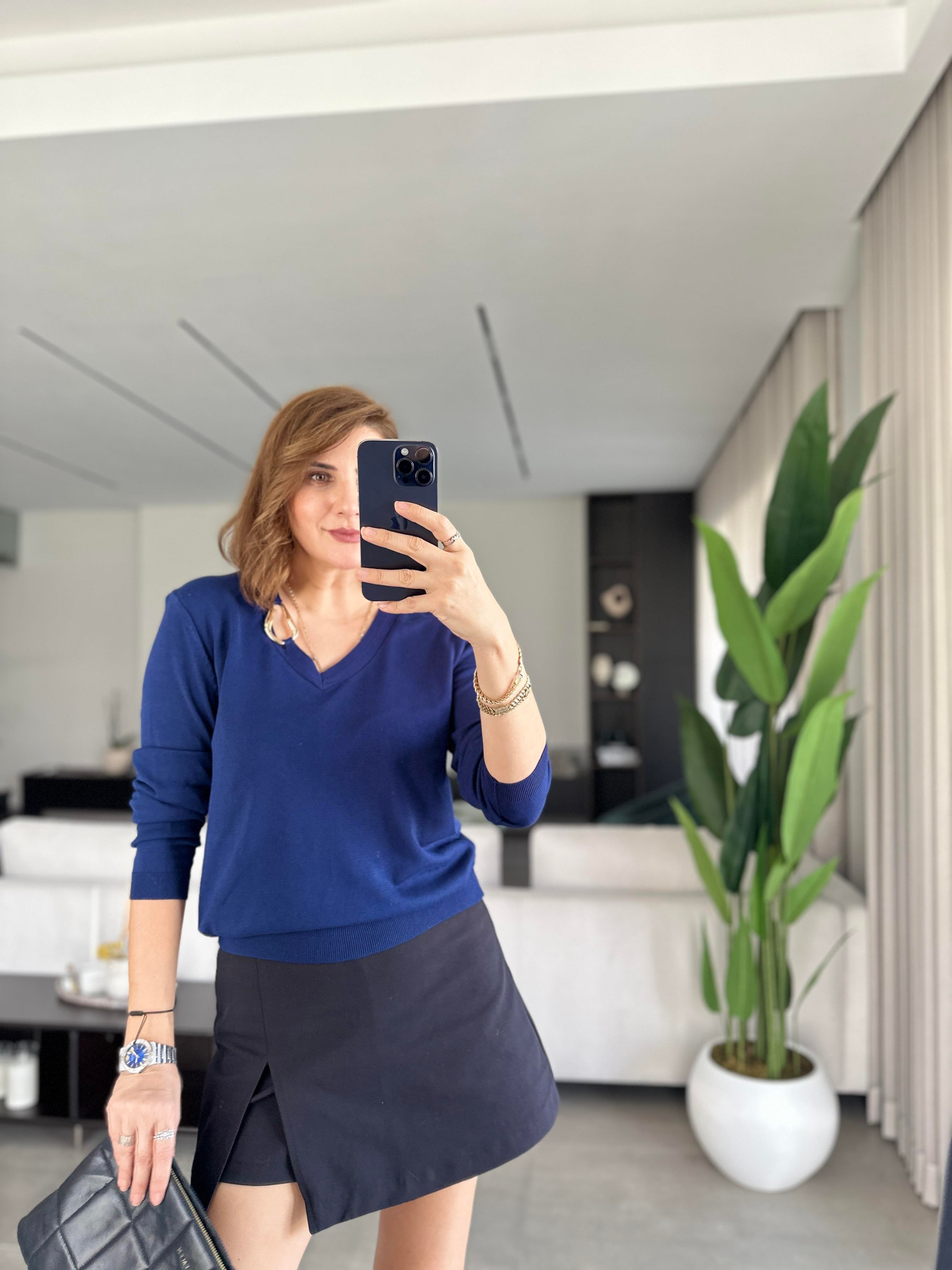 Lacivert V Yaka Toka Detaylı Bluz