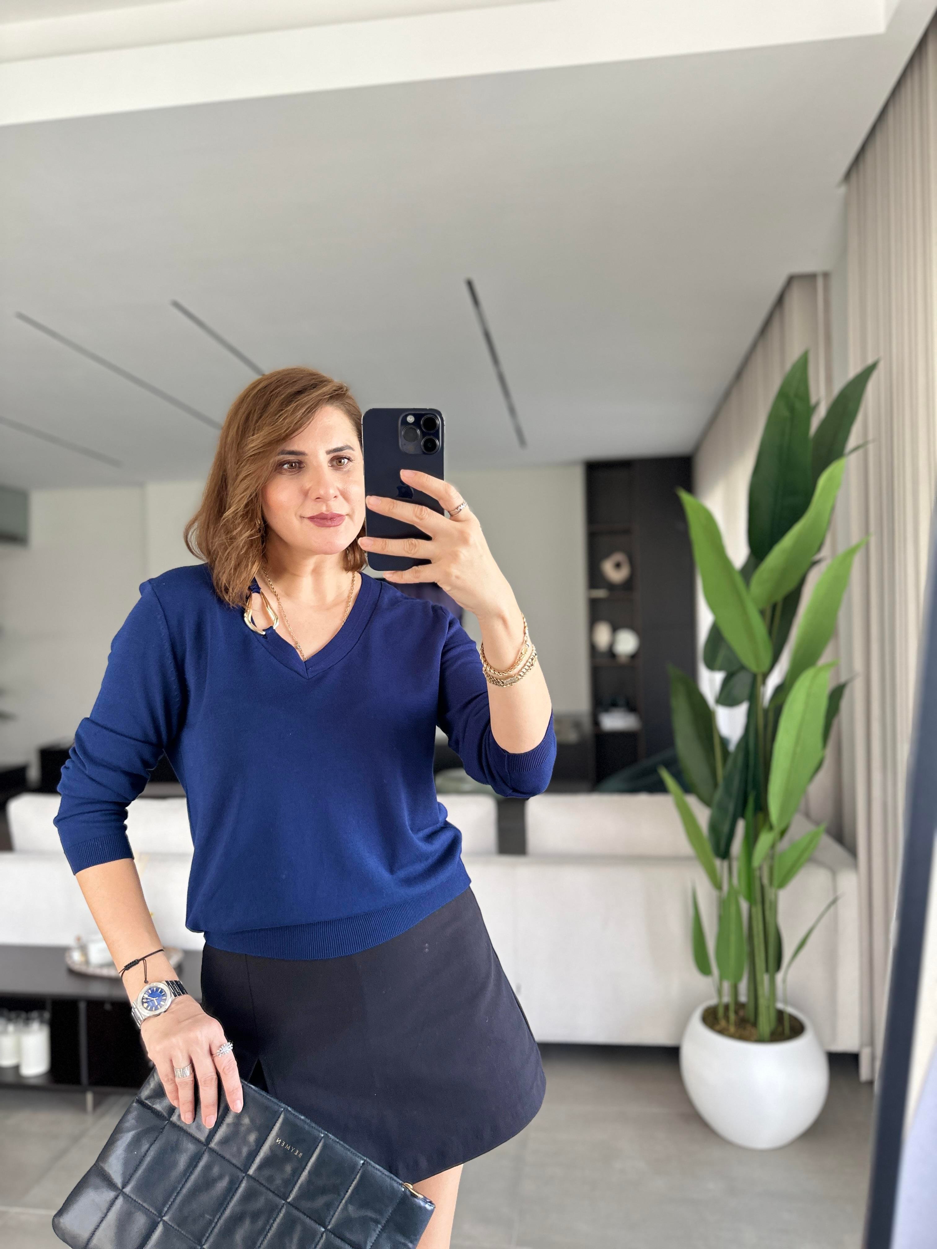 Lacivert V Yaka Toka Detaylı Bluz