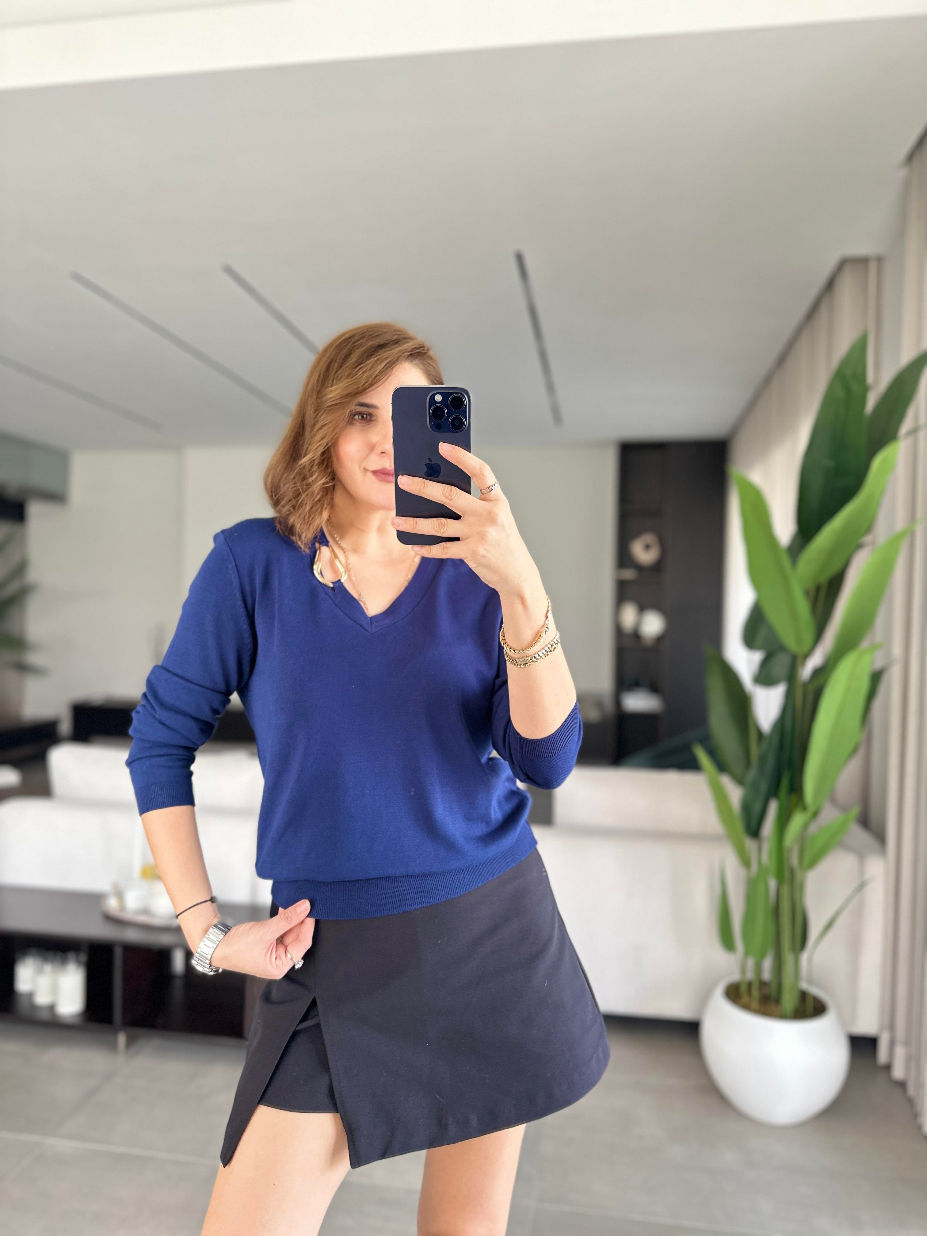 Lacivert V Yaka Toka Detaylı Bluz