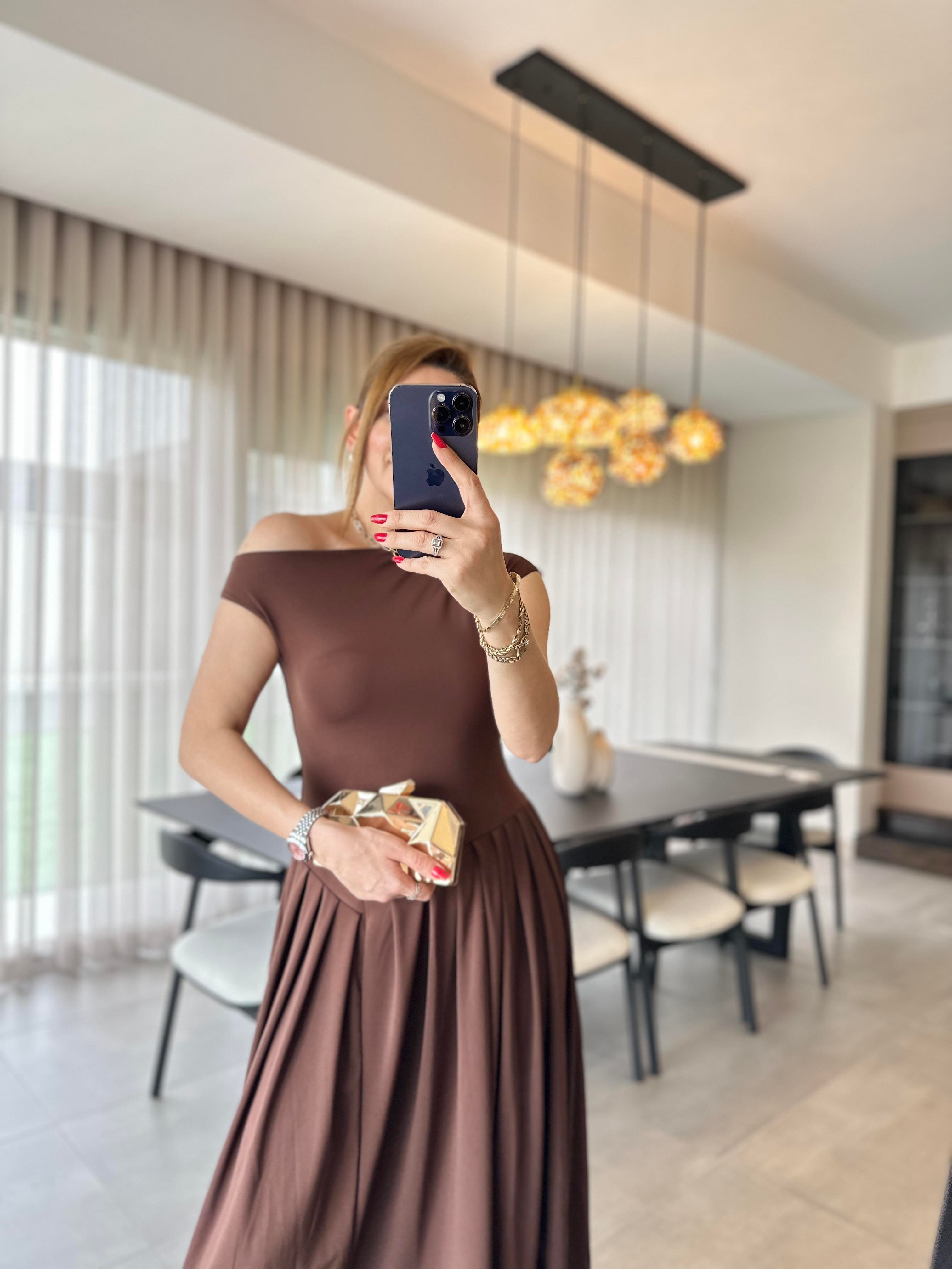 Likralı Düşük Kol Piliseli Elbise