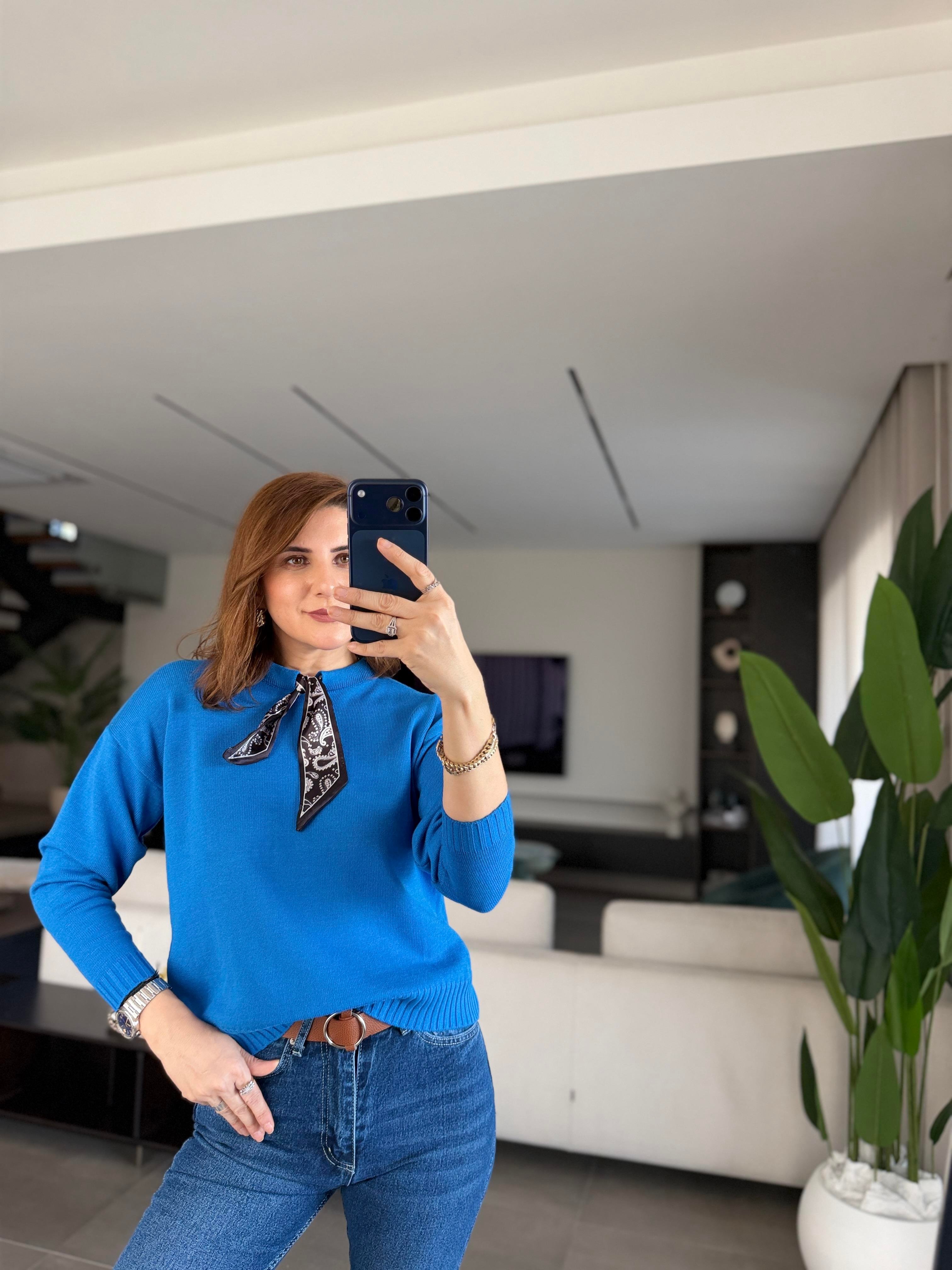 Mavi Fularlı Triko Kazak