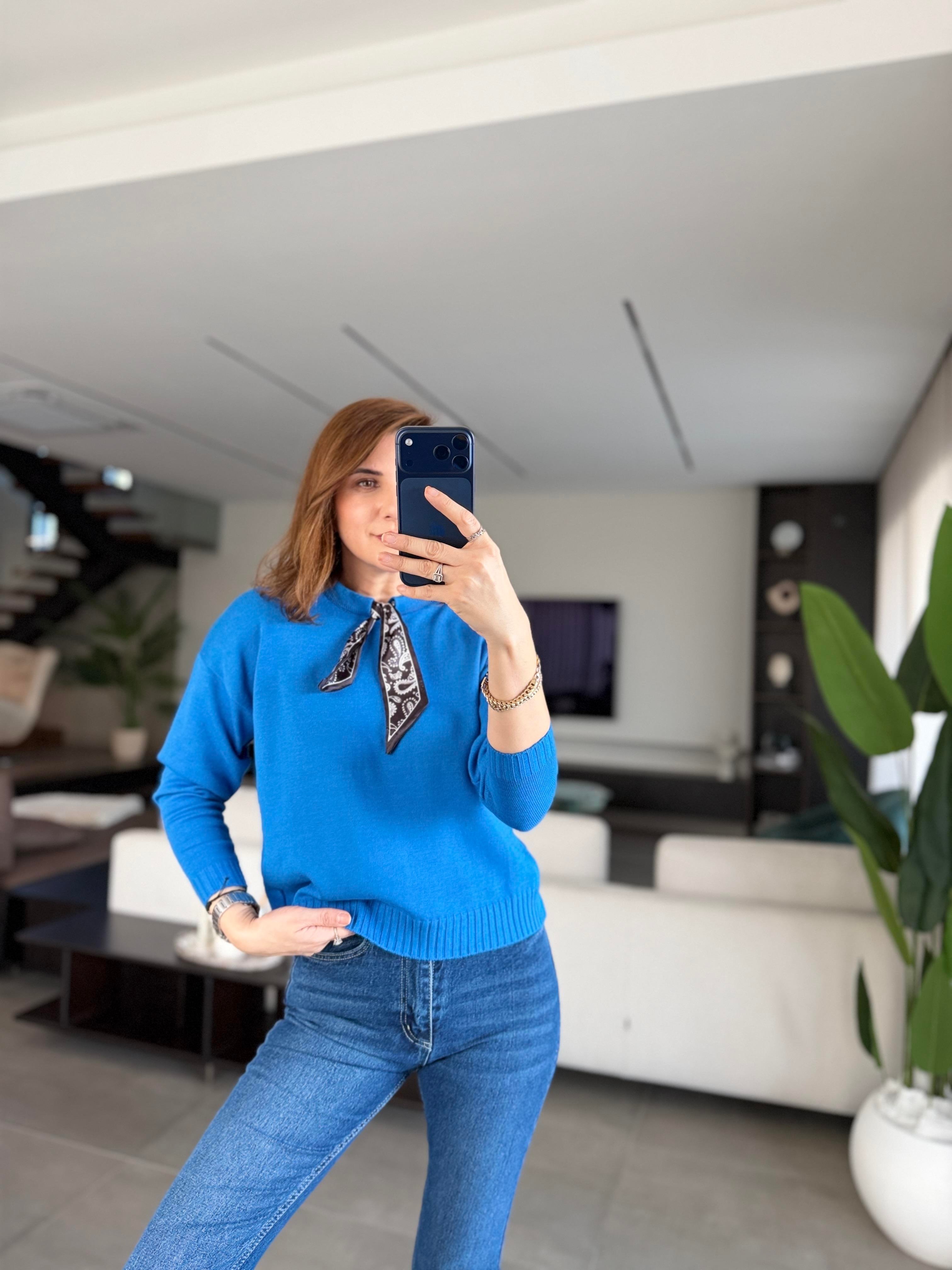 Mavi Fularlı Triko Kazak