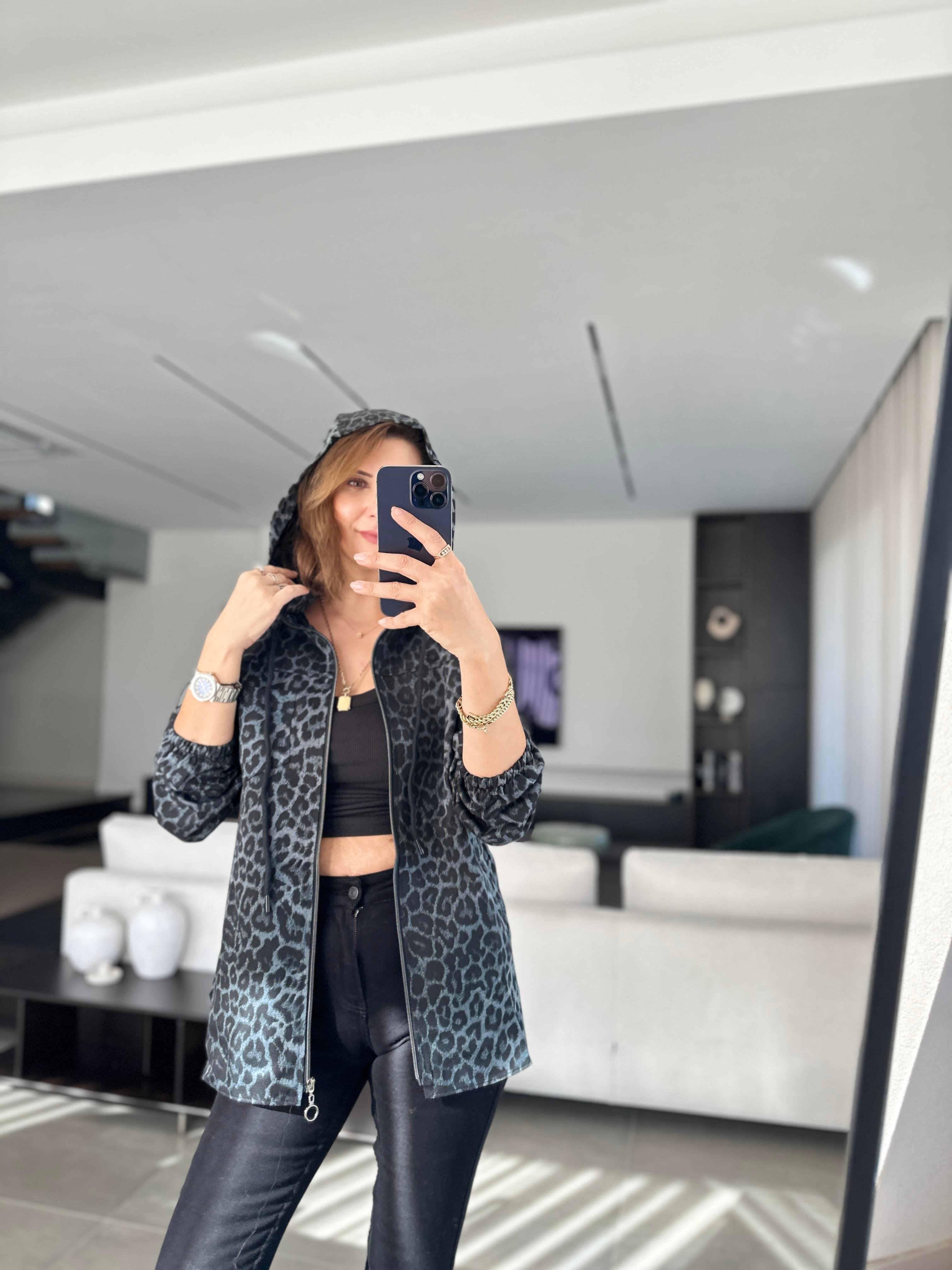 Mavi Leopar Desenli Gabardin Ceket