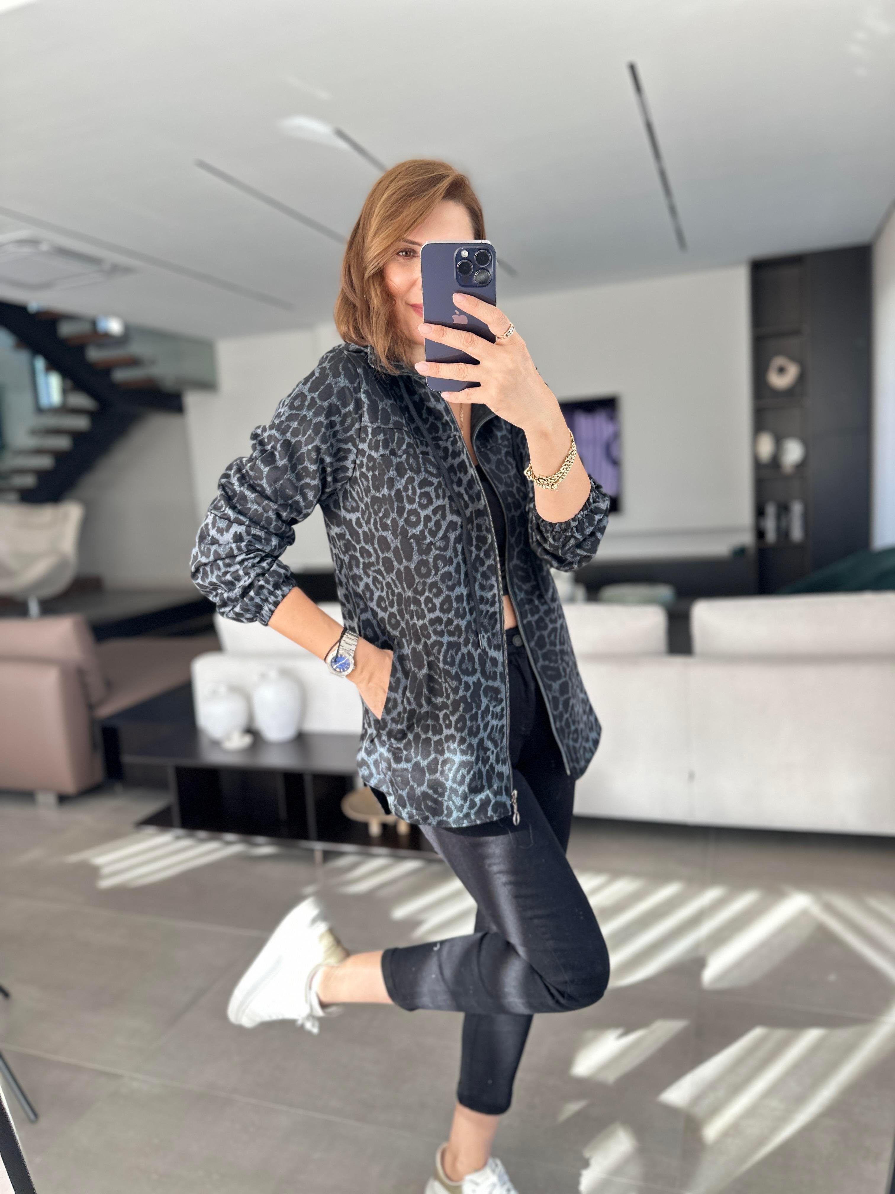 Mavi Leopar Desenli Gabardin Ceket