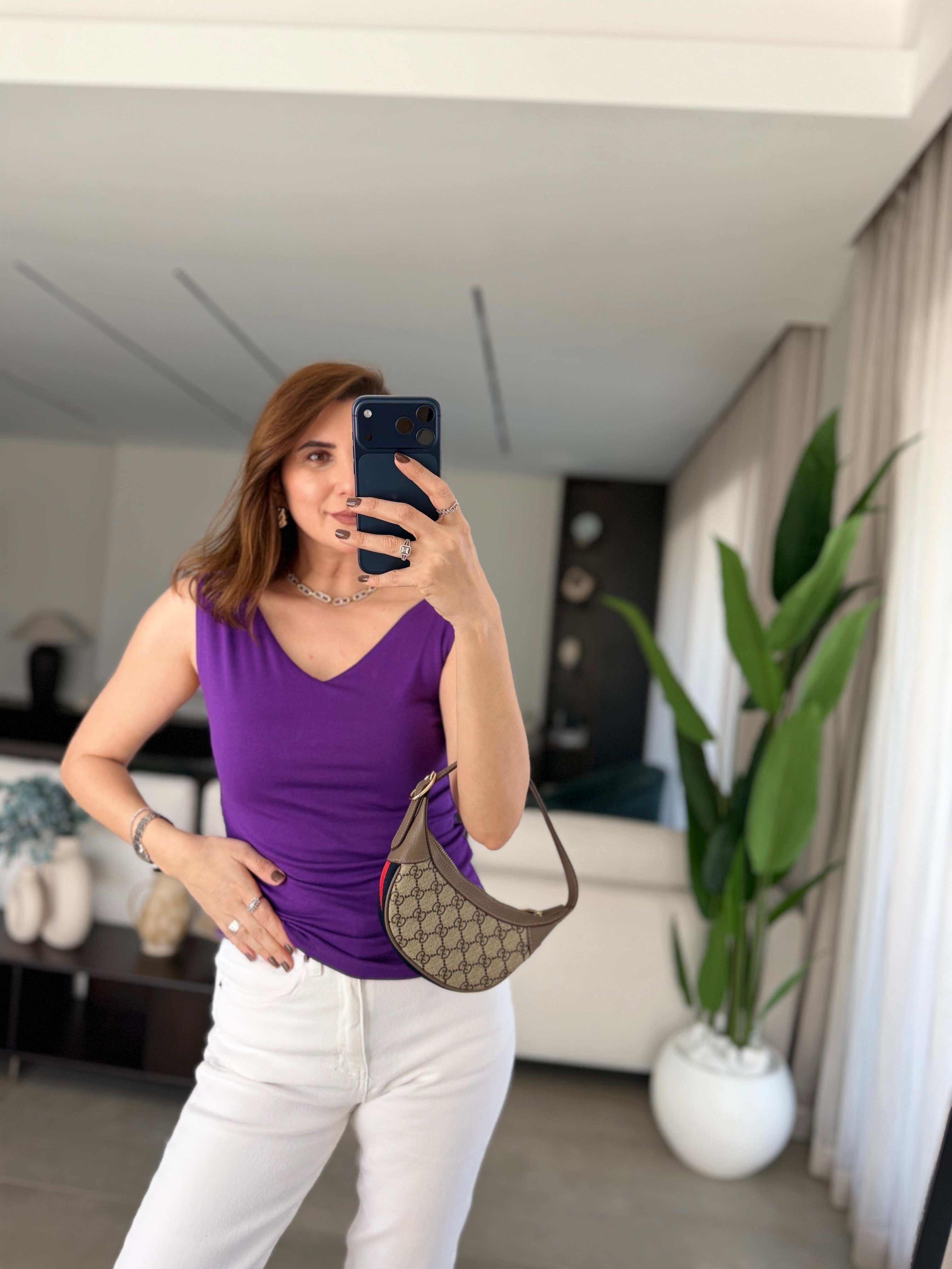 Mor Ön ve Arka V Yaka Atlet