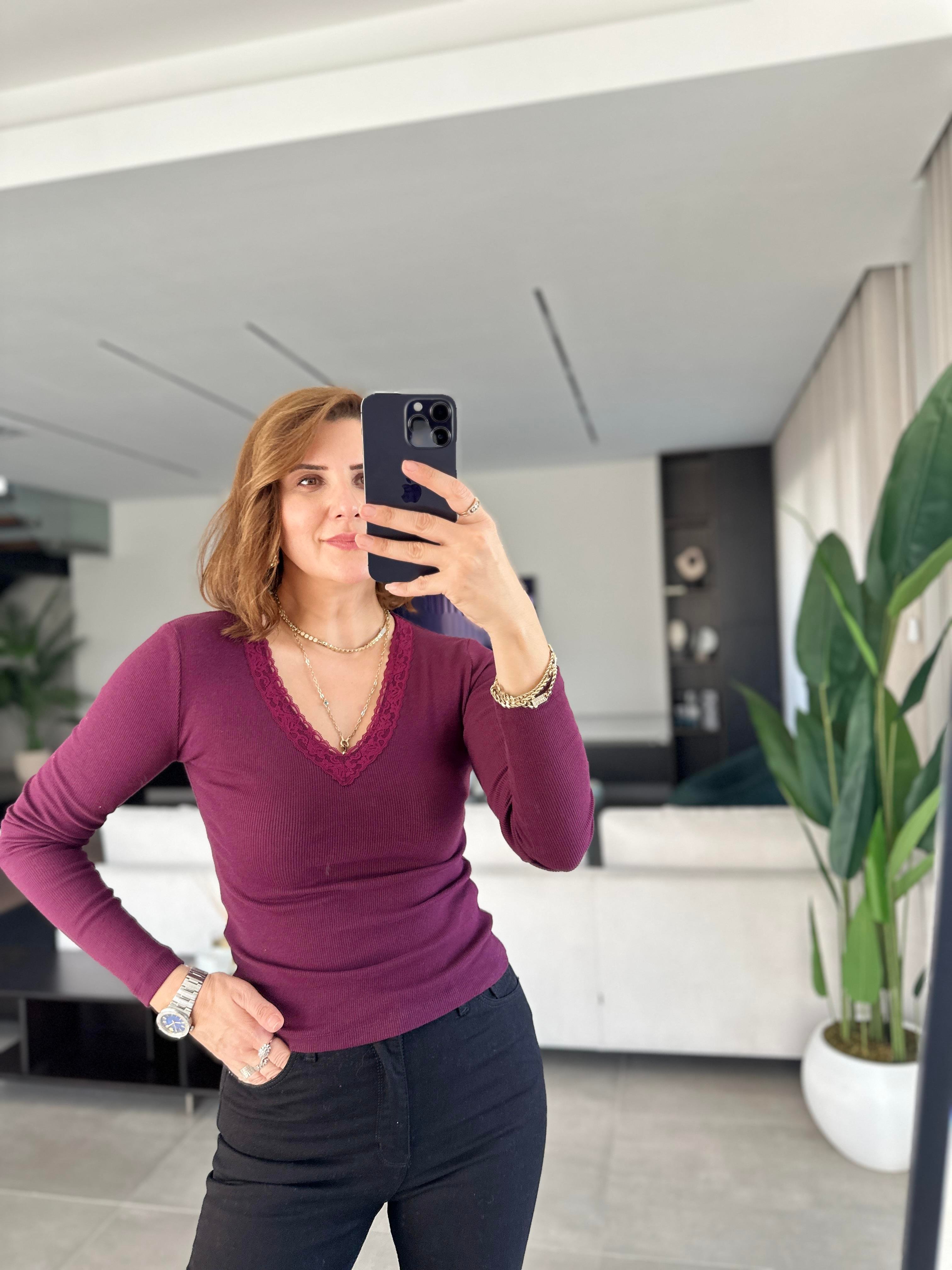 Mürdüm V Yaka Dantelli Bluz