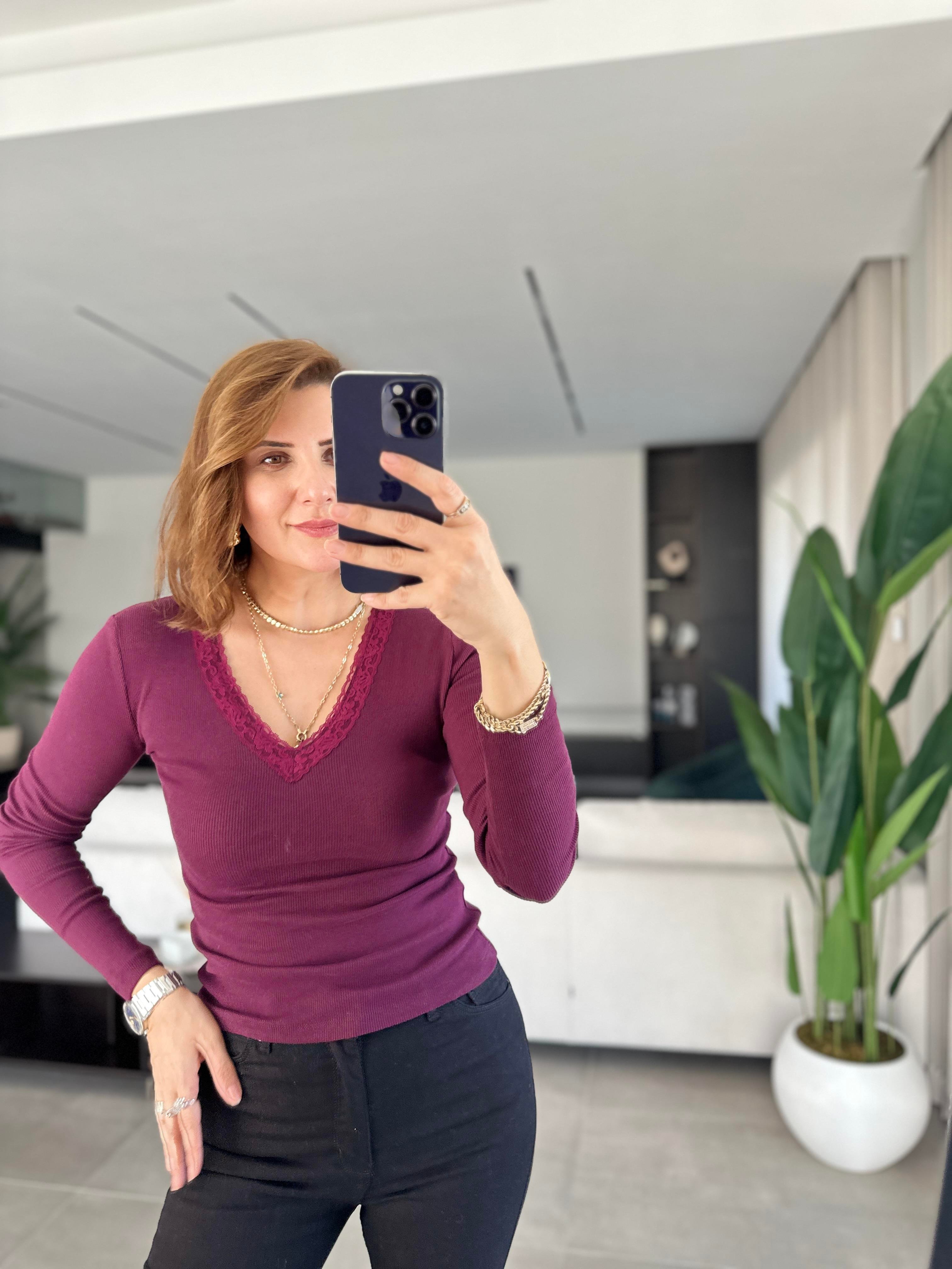 Mürdüm V Yaka Dantelli Bluz