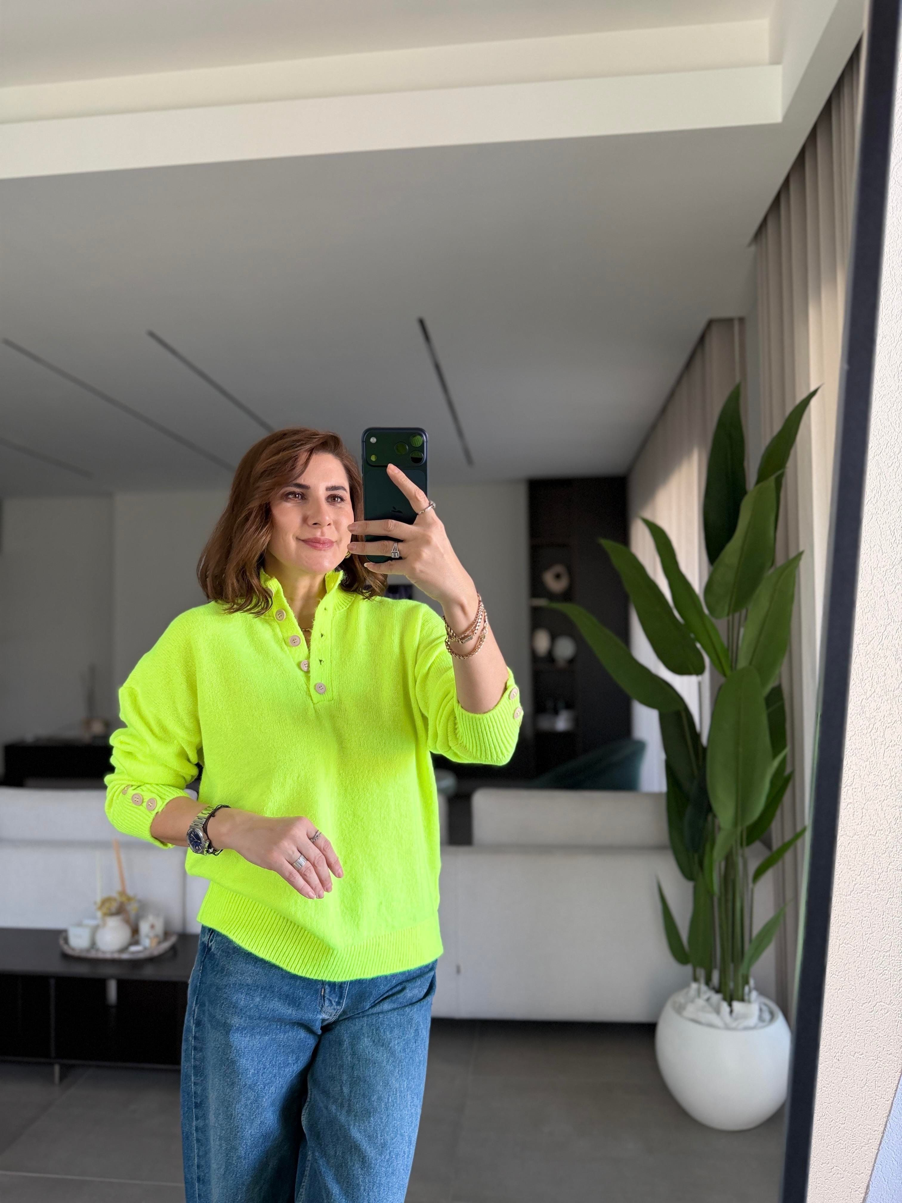 Neon Yaka Ve Kol Düğmeli Kazak