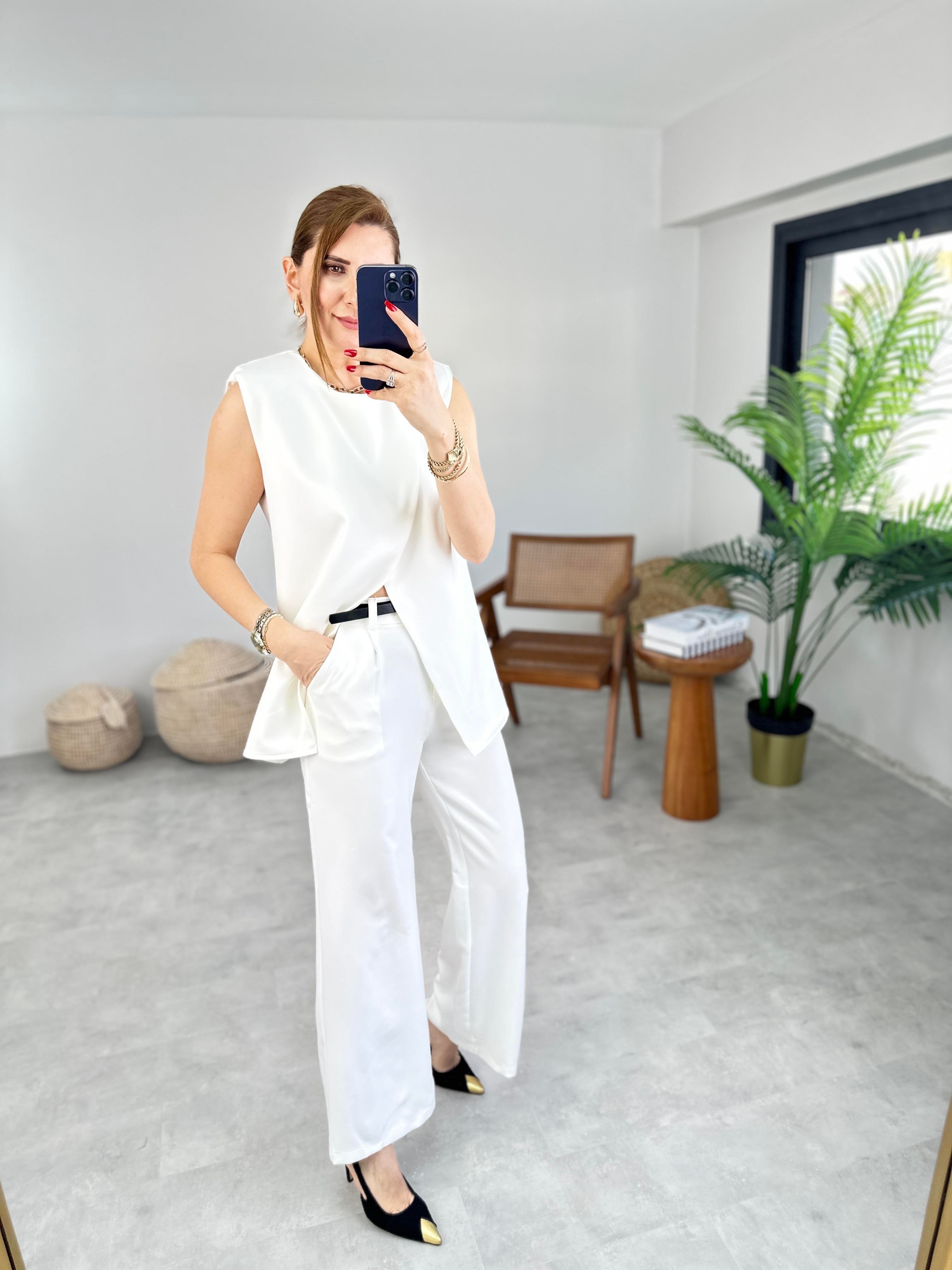 Omzu Düğme Detaylı Yelek Takım