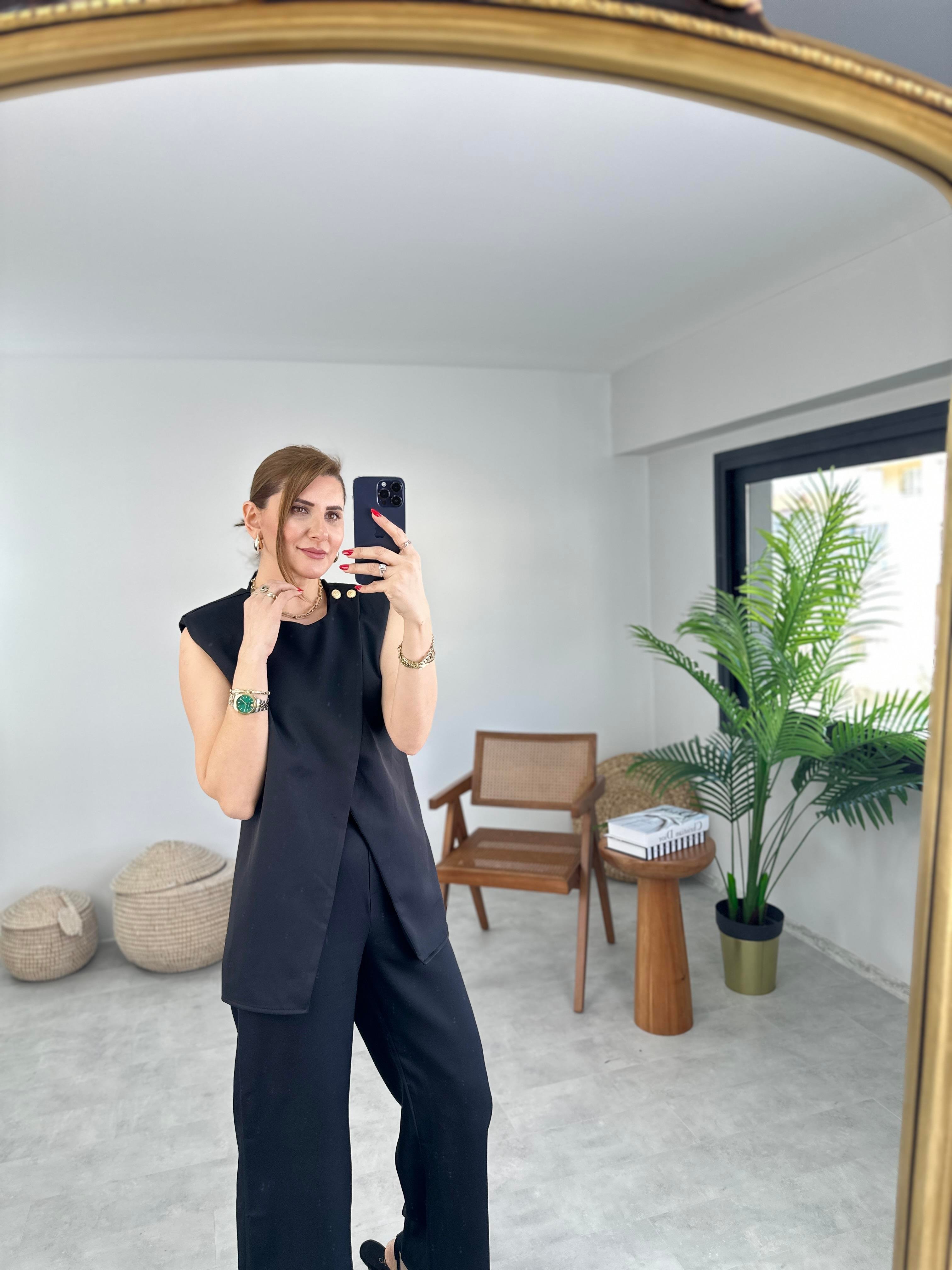 Omzu Düğme Detaylı Yelek Takım