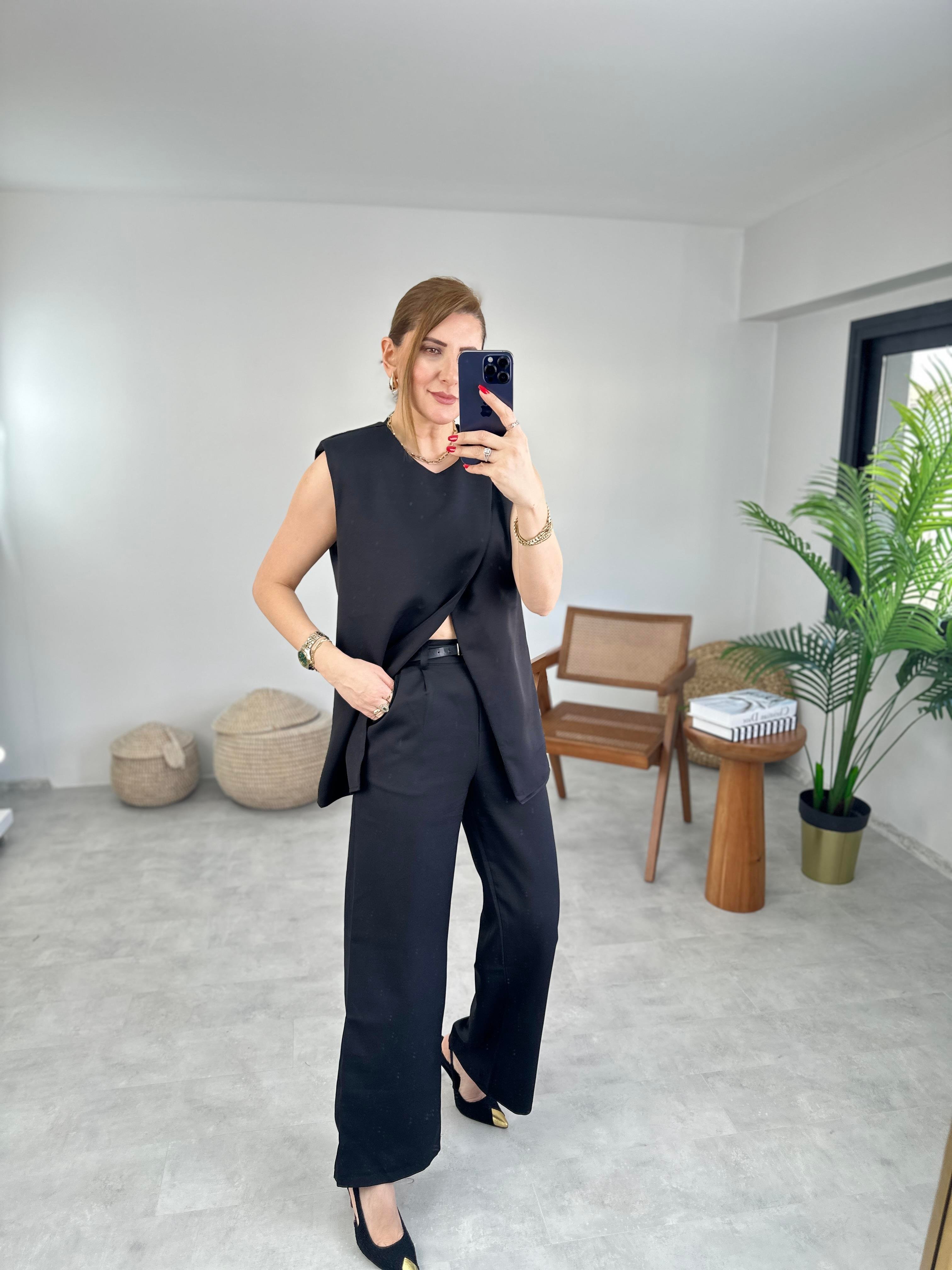 Omzu Düğme Detaylı Yelek Takım