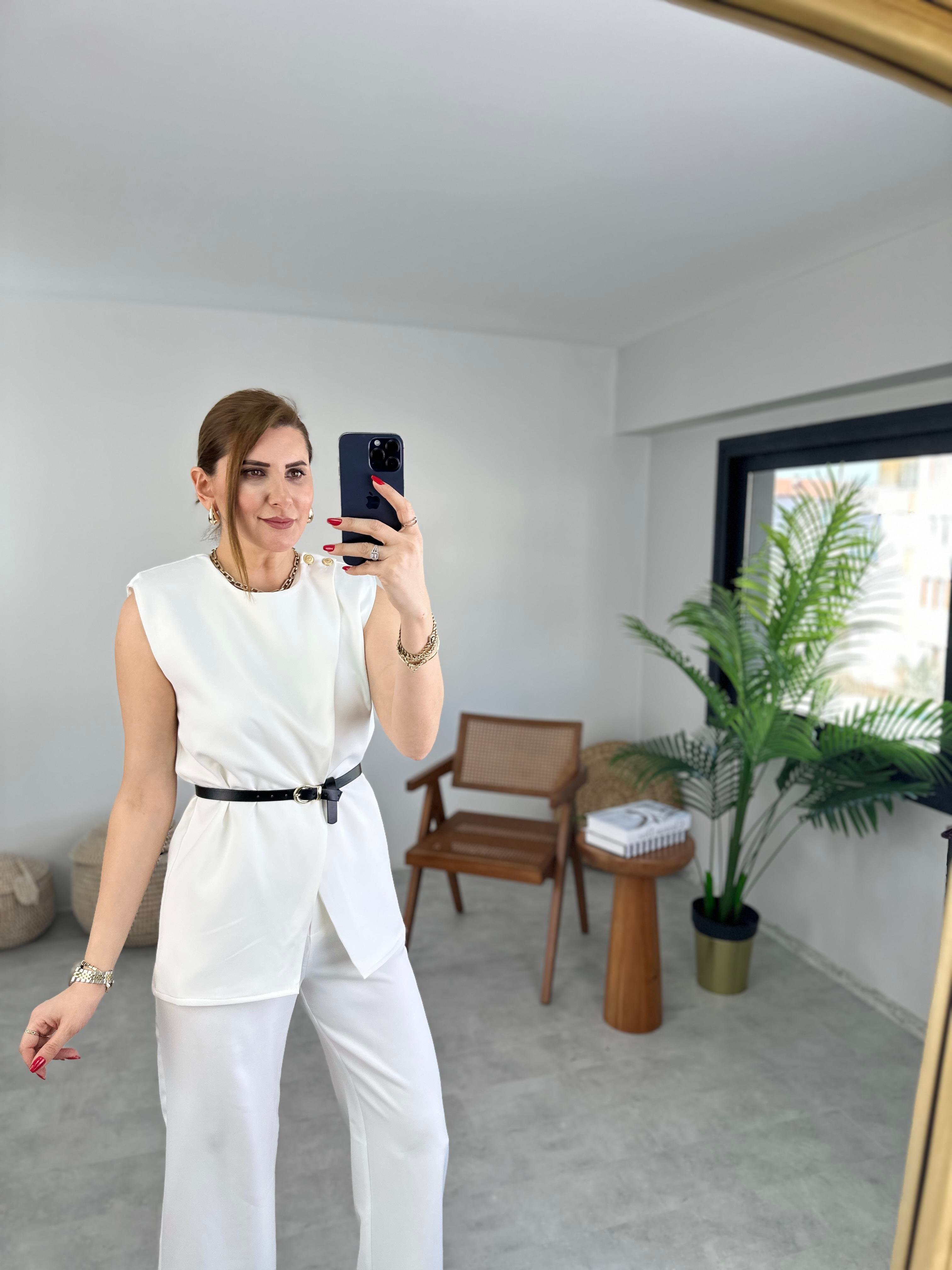 Omzu Düğme Detaylı Yelek Takım