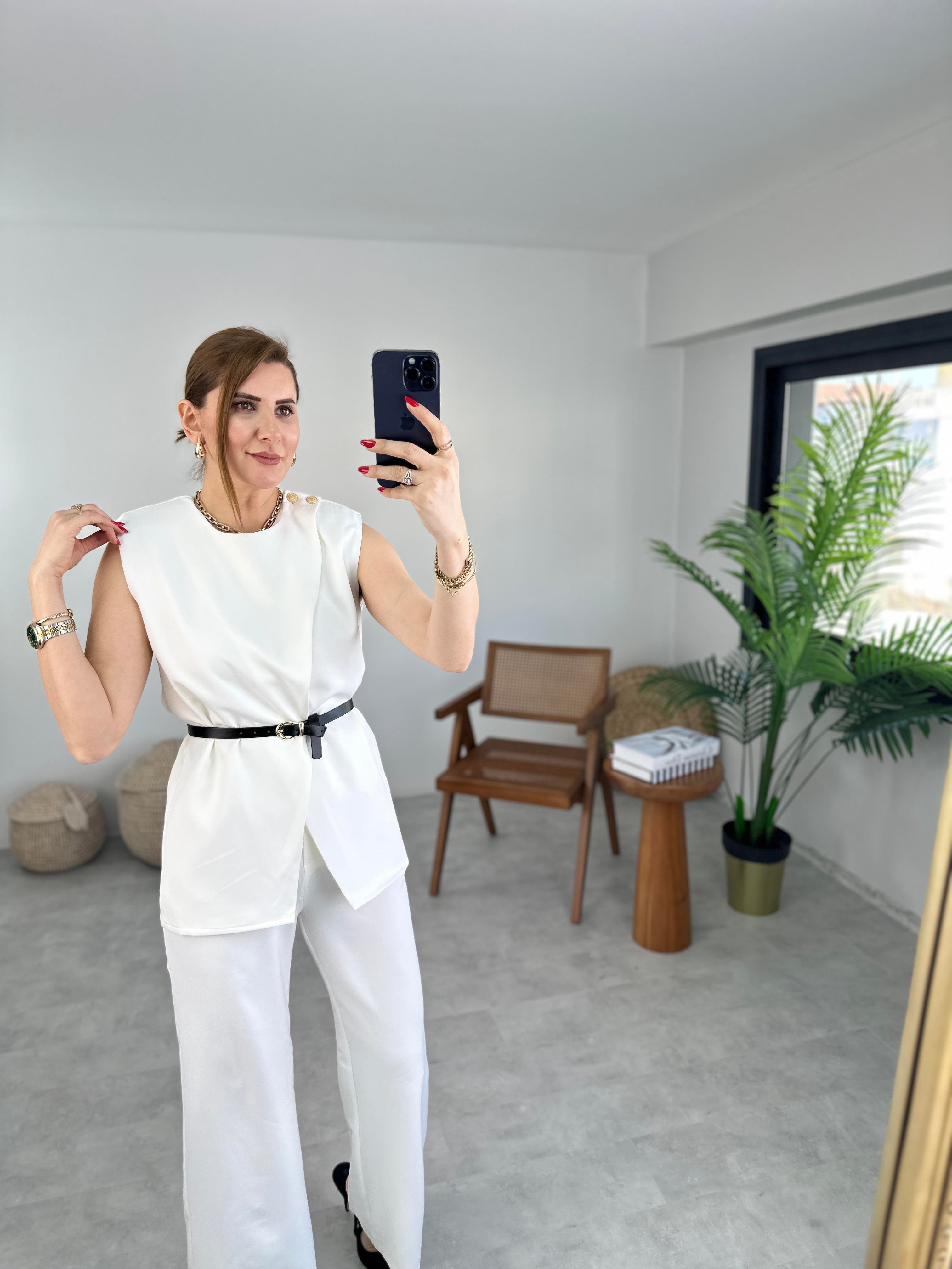 Omzu Düğme Detaylı Yelek Takım