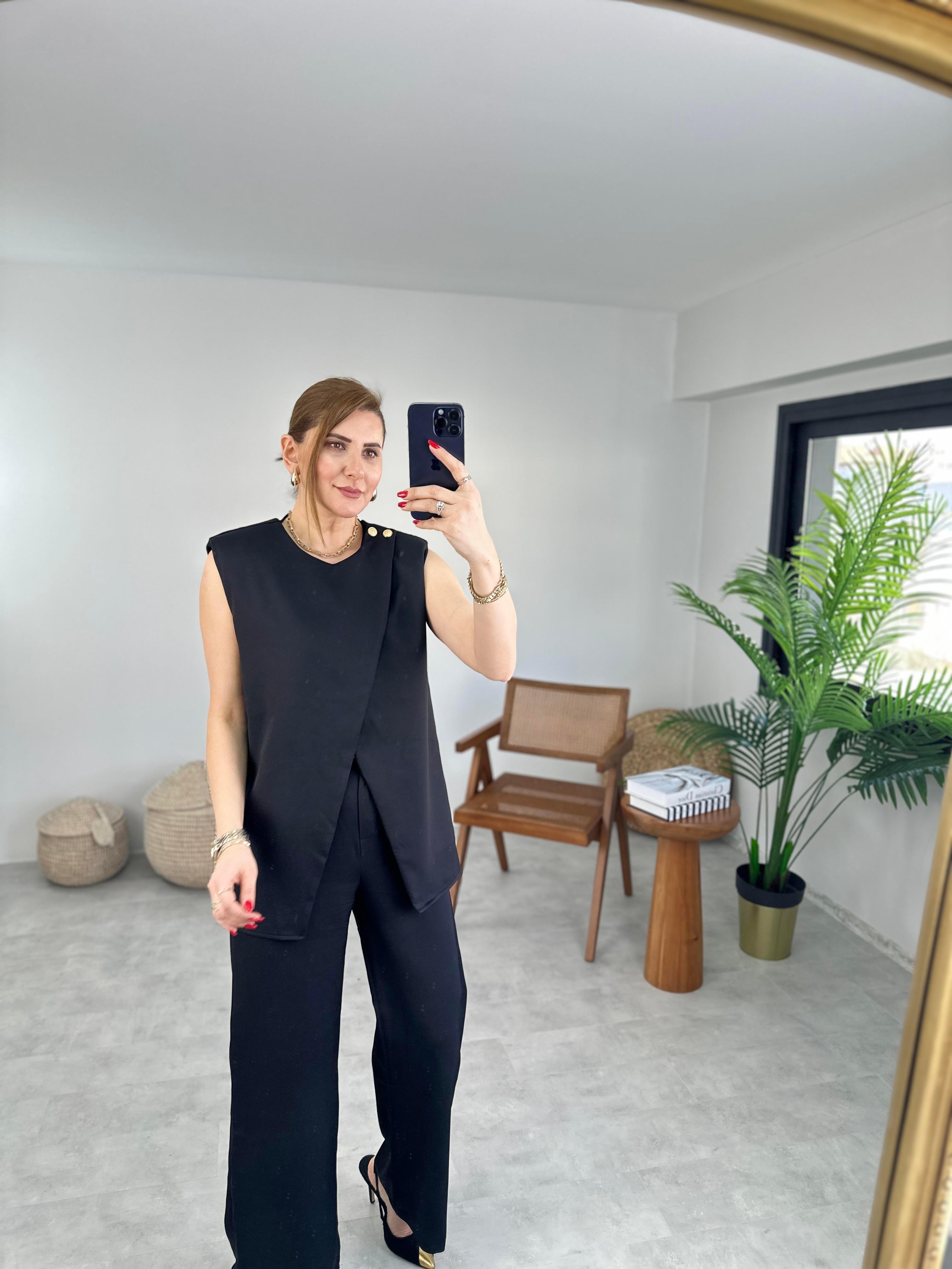 Omzu Düğme Detaylı Yelek Takım